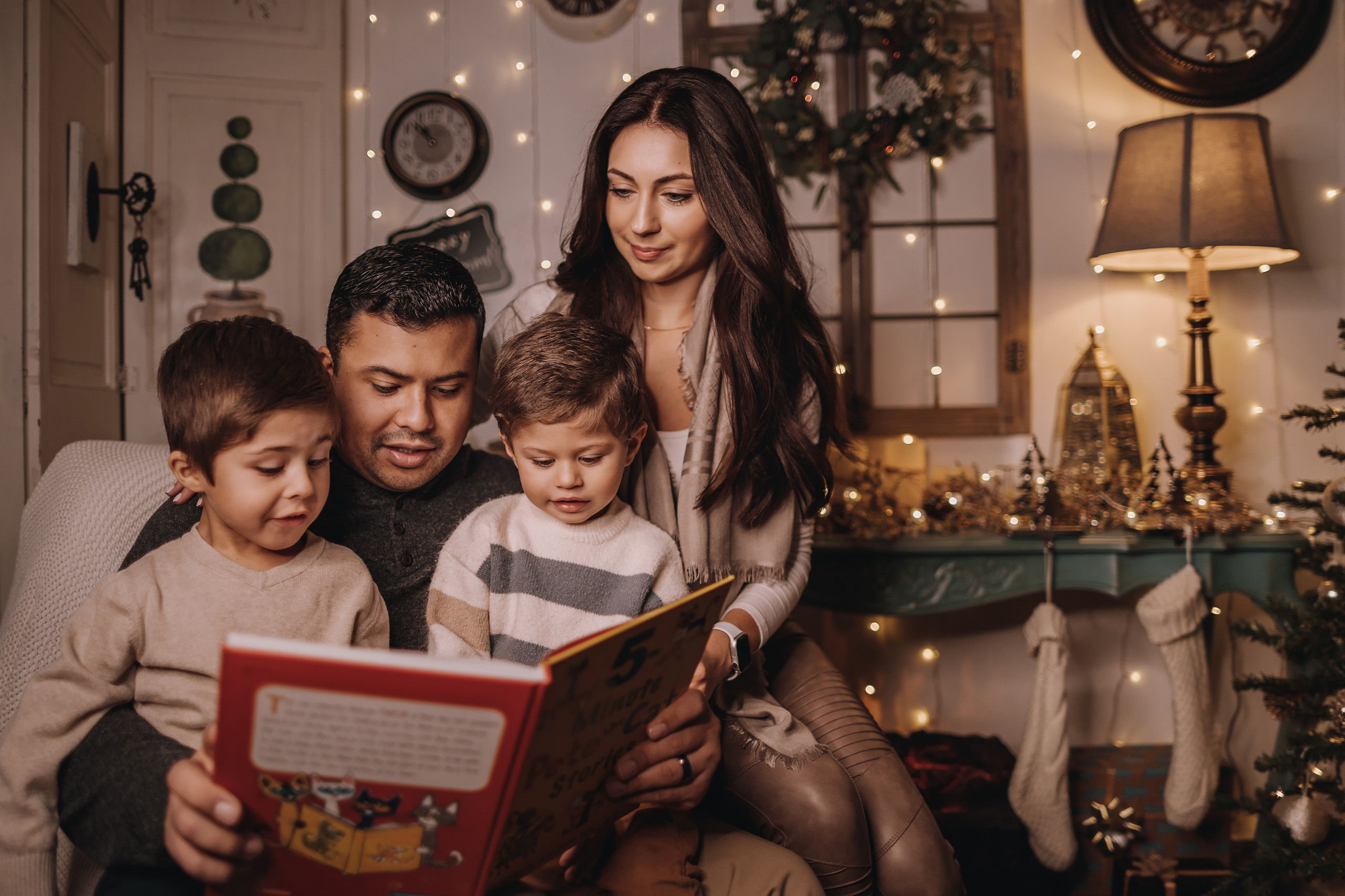 12.11.2022 Christmas Photoshoot 18. Wedding family event photographer in Chicago Nick Yushevich