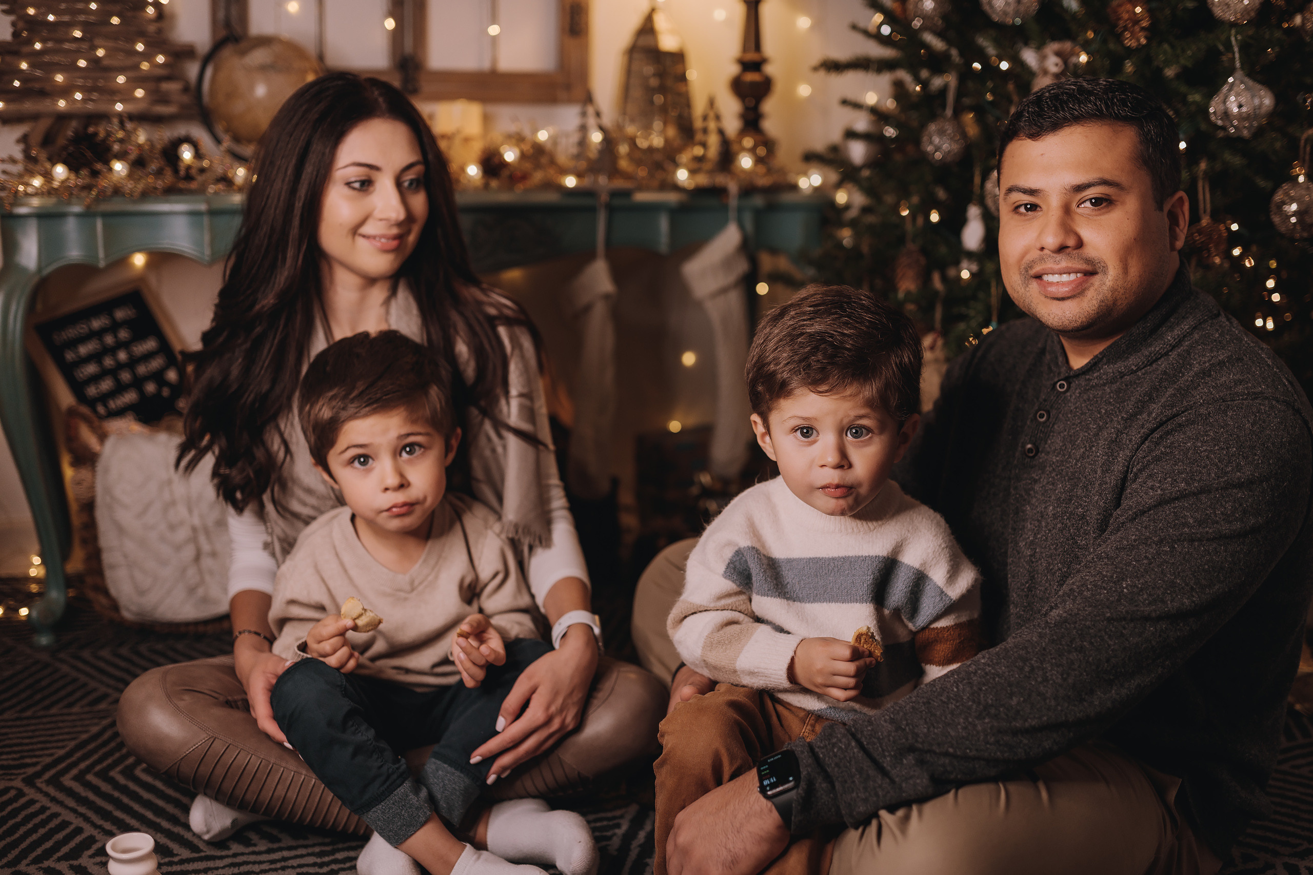 12.11.2022 Christmas Photoshoot 18. Wedding family event photographer in Chicago Nick Yushevich