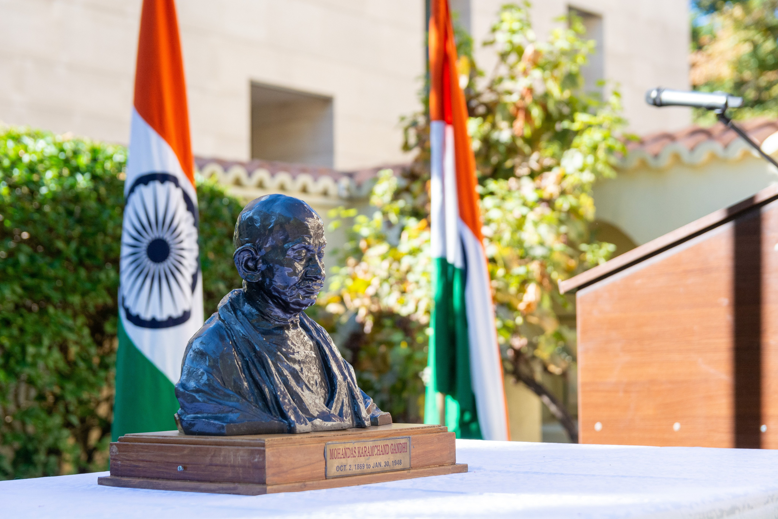 Fotograf corporate, sedinta foto business, pret fotograf corporate, Servicii Profesionale pentru Evenimente de Business, Portrete business, fotografii pentru evenimente organizate de companii, fotografie de produs, Poze business bucuresti, Fotografii profesionale bucuresti, Fotografii portret profesionale, fotograf corporate Bucuresti, Fotografie E-commerce, pret fotograf corporate, fotografie corporate pentru profil web sau reviste, produse comerciale, fotograf ambasada, evenimente ambasada