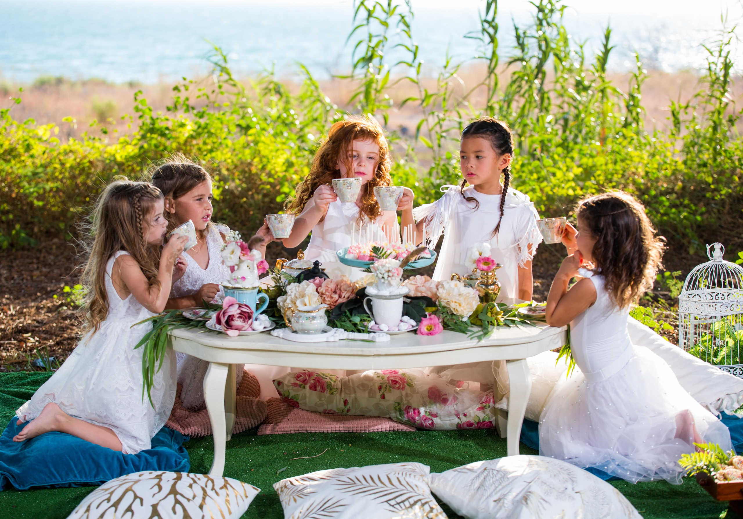 Little bridesmaids. AMIR BUCHNIK PHOTOGRAPHER