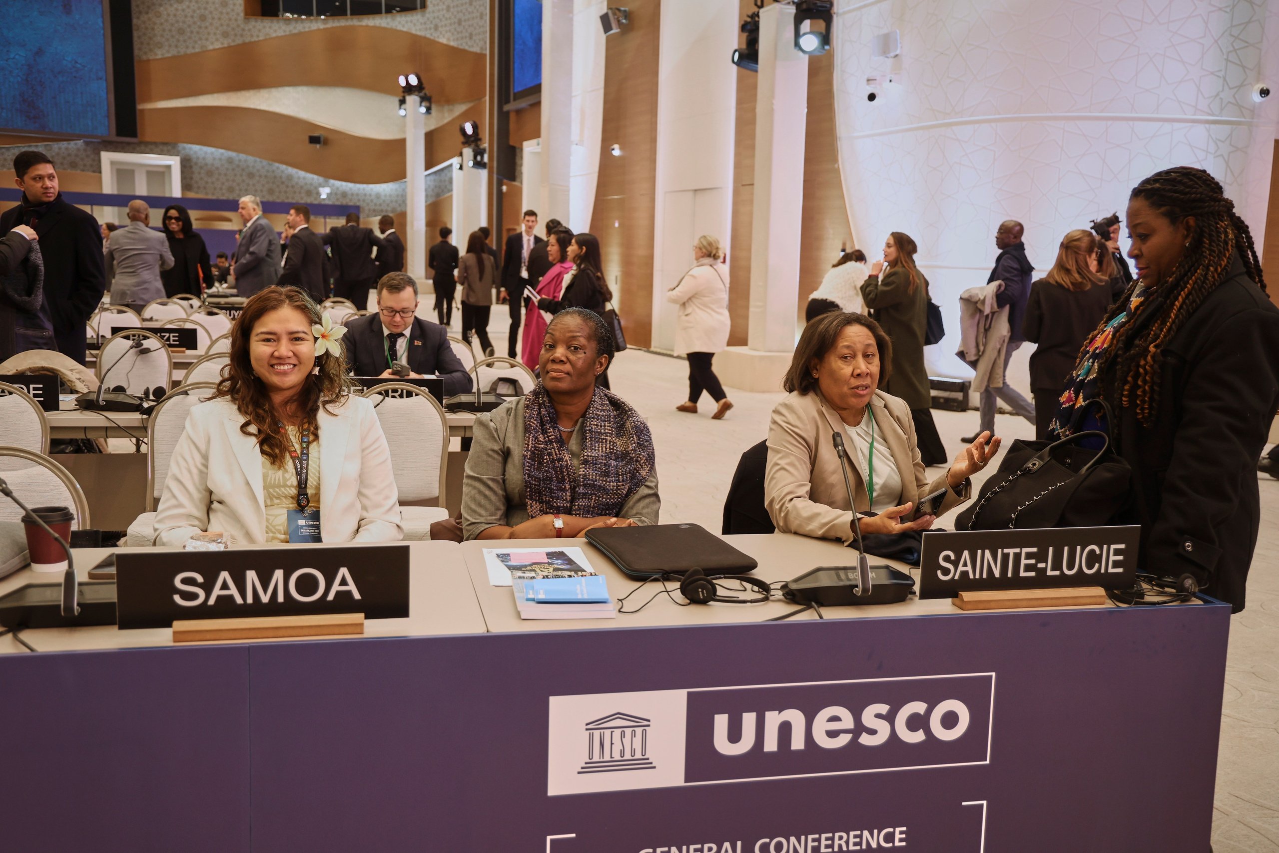 Traditional Uzbek national costumes presented at UNESCO 2025 cultural program