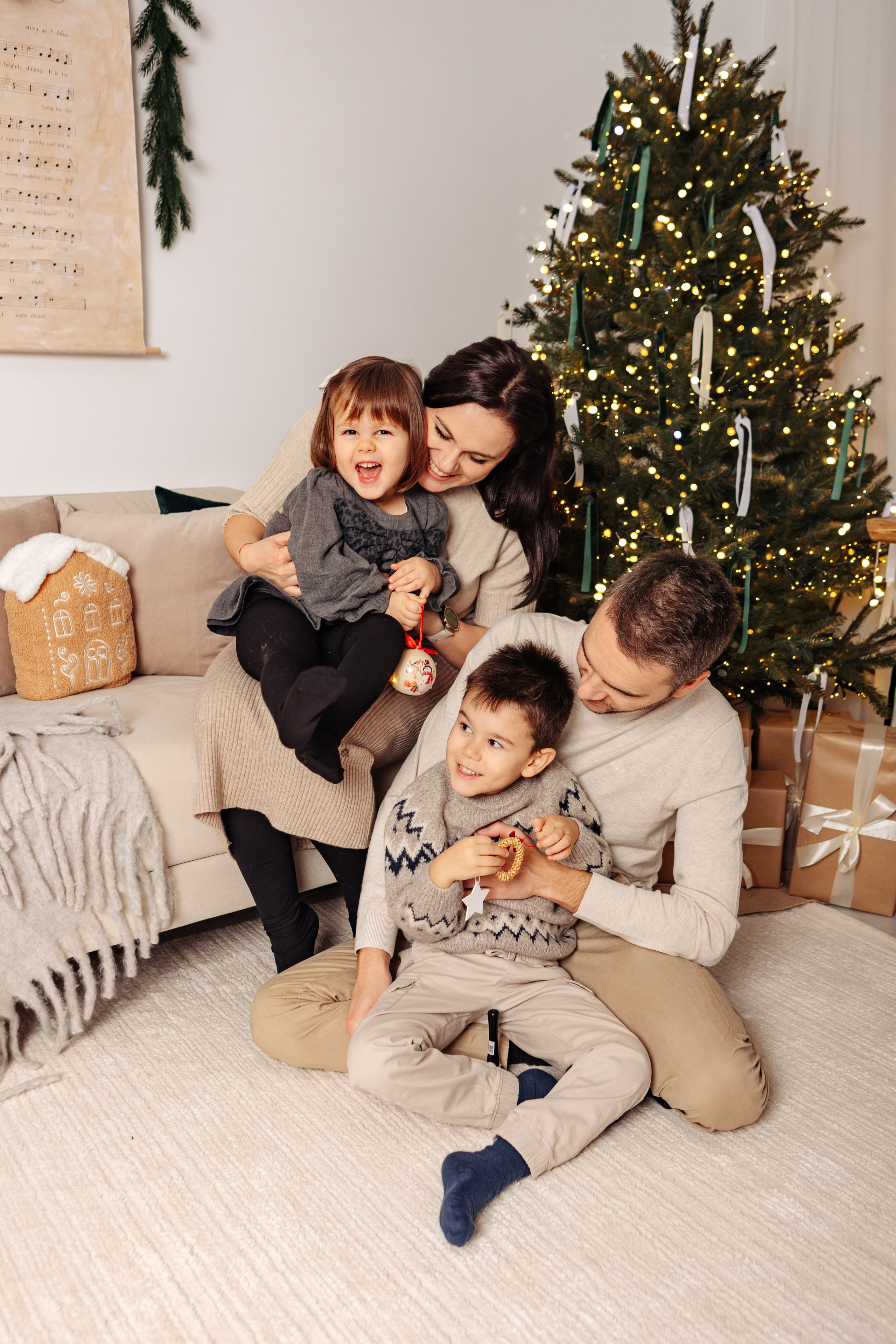 Familia Codreanu. Cristina Andronache fotograf Brașov fotograf de familie fotograf de nunta Brașov