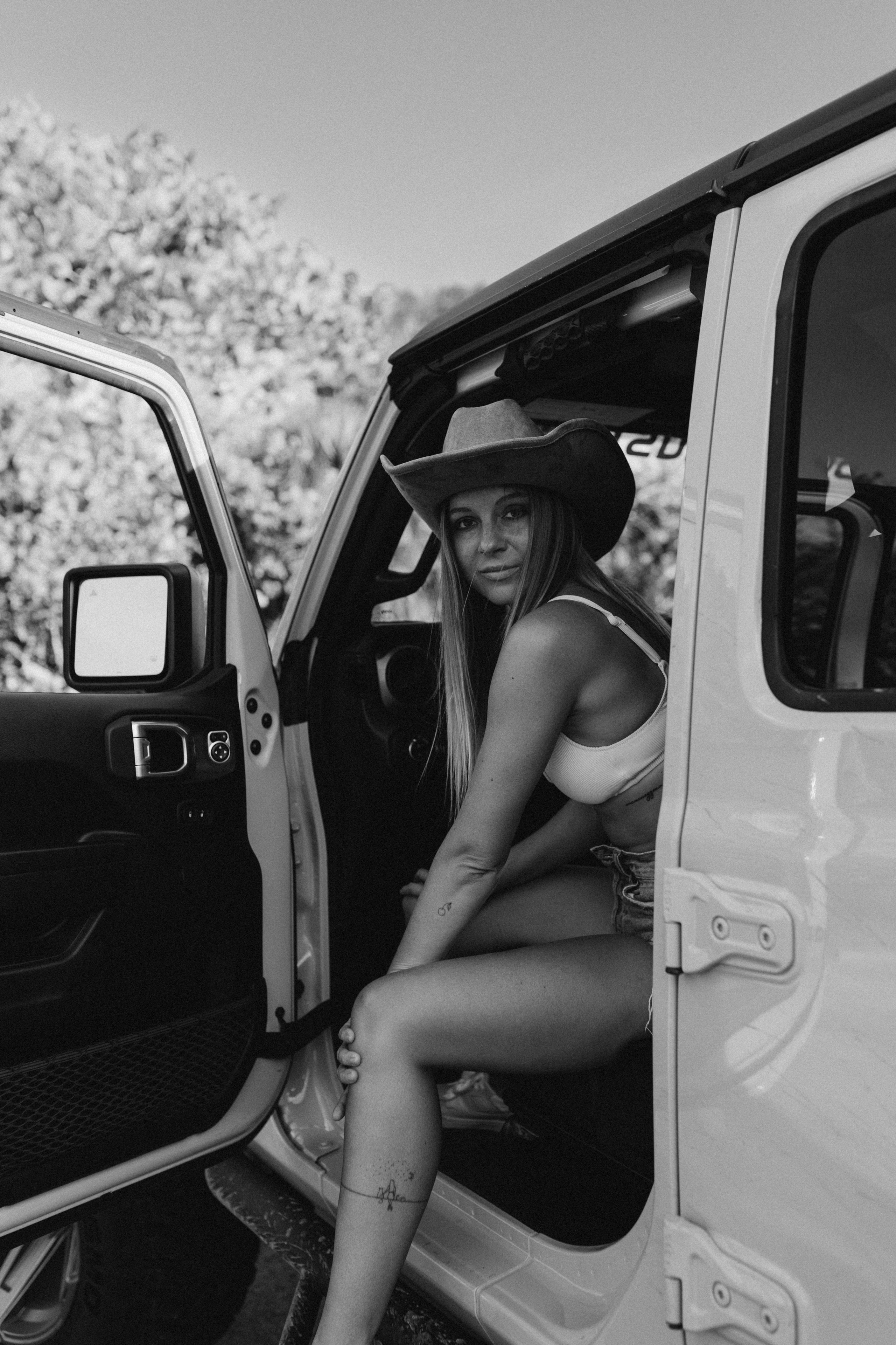 WEST. TETIANA UDOVYCHENKO STREET & PORTRAIT PHOTOGRAPHER