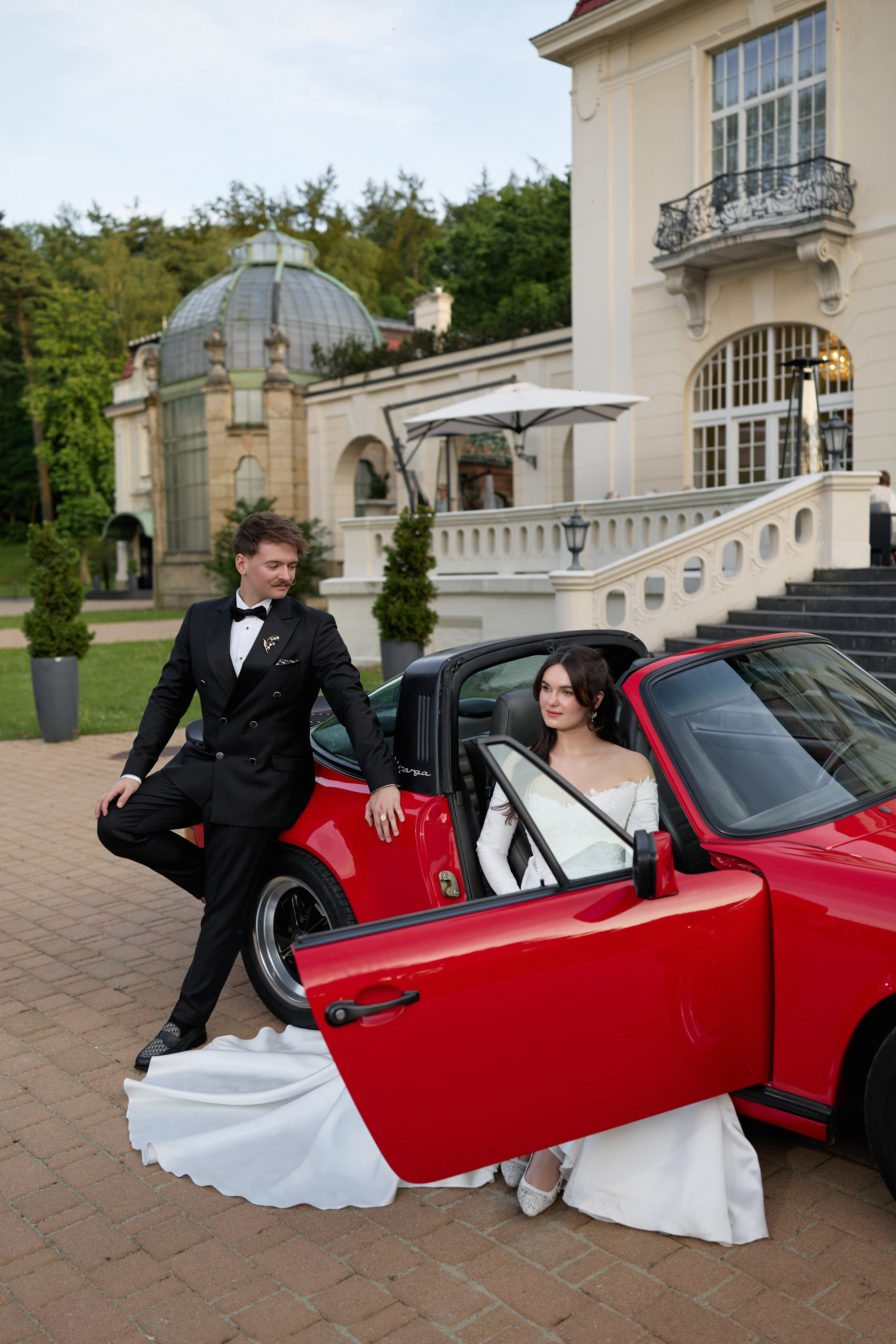 Wiktoria & Kacper. Pałac Goetz. Fotograf ślubny i rodzinny w Krakowie Yana Klymova