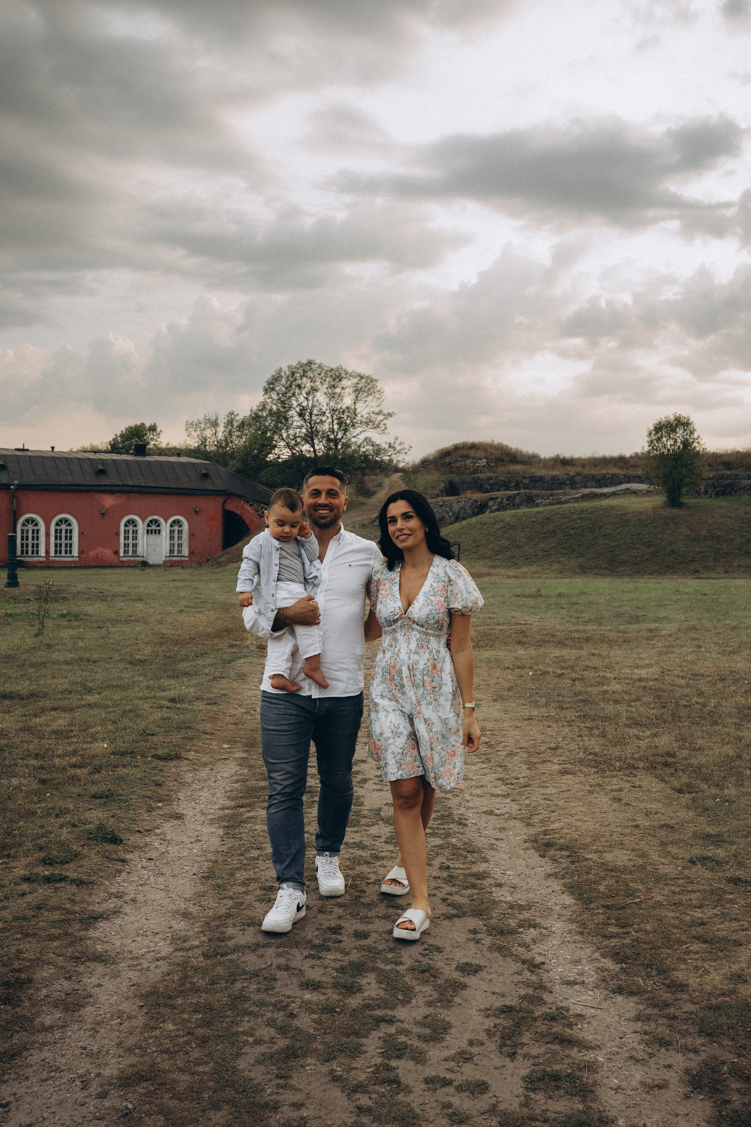 Summer. Wedding and potrait photographer in Helsinki Vickan O