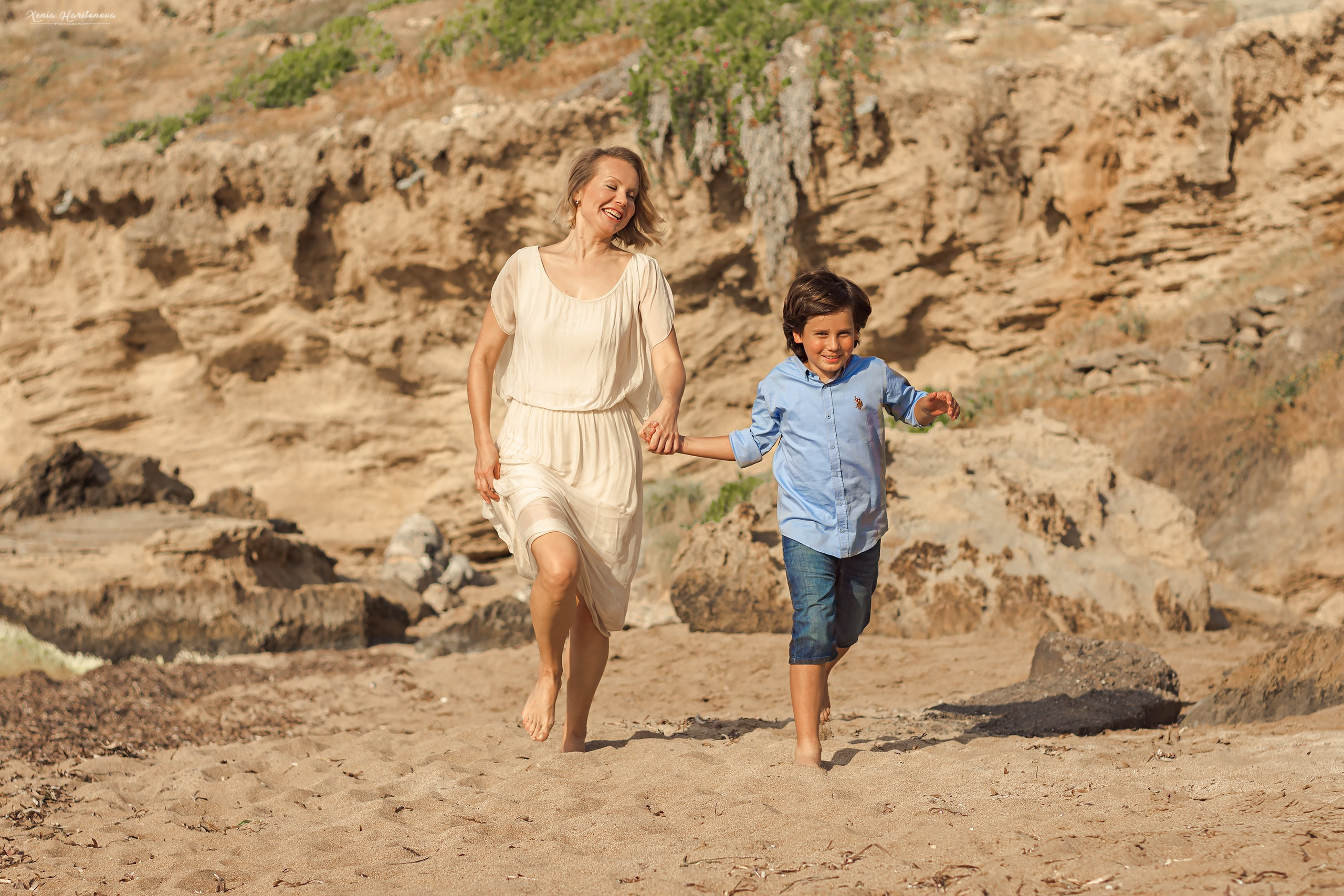 Family photography on the beach. Professional portrait photographer in Los Angeles | Axenia Haritonova