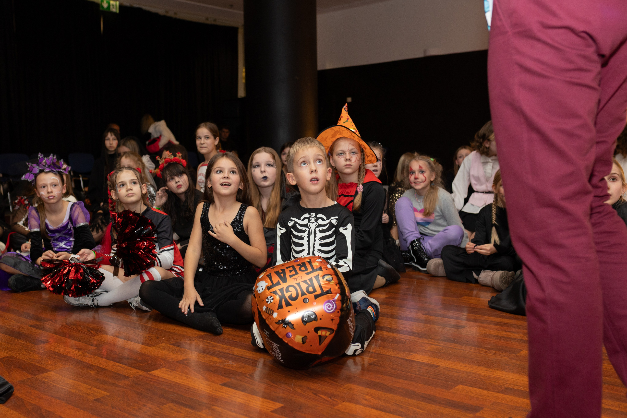 Leo dance studio Helloween 2025. Семейный и детский фотограф в Варшаве Мила Бобровская