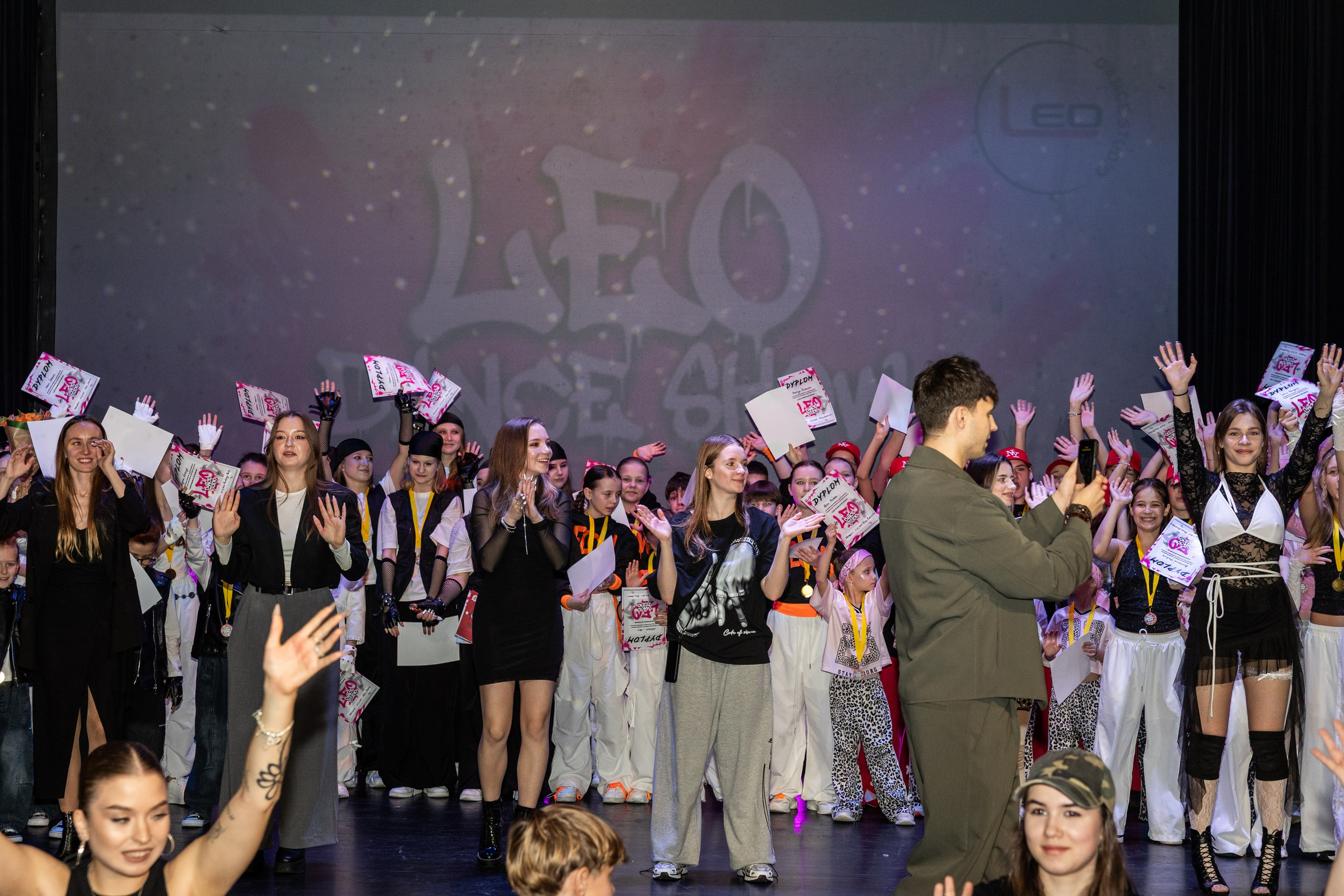 LEO DANCE SHOW WINTER 2025. Семейный и детский фотограф в Варшаве Мила Бобровская