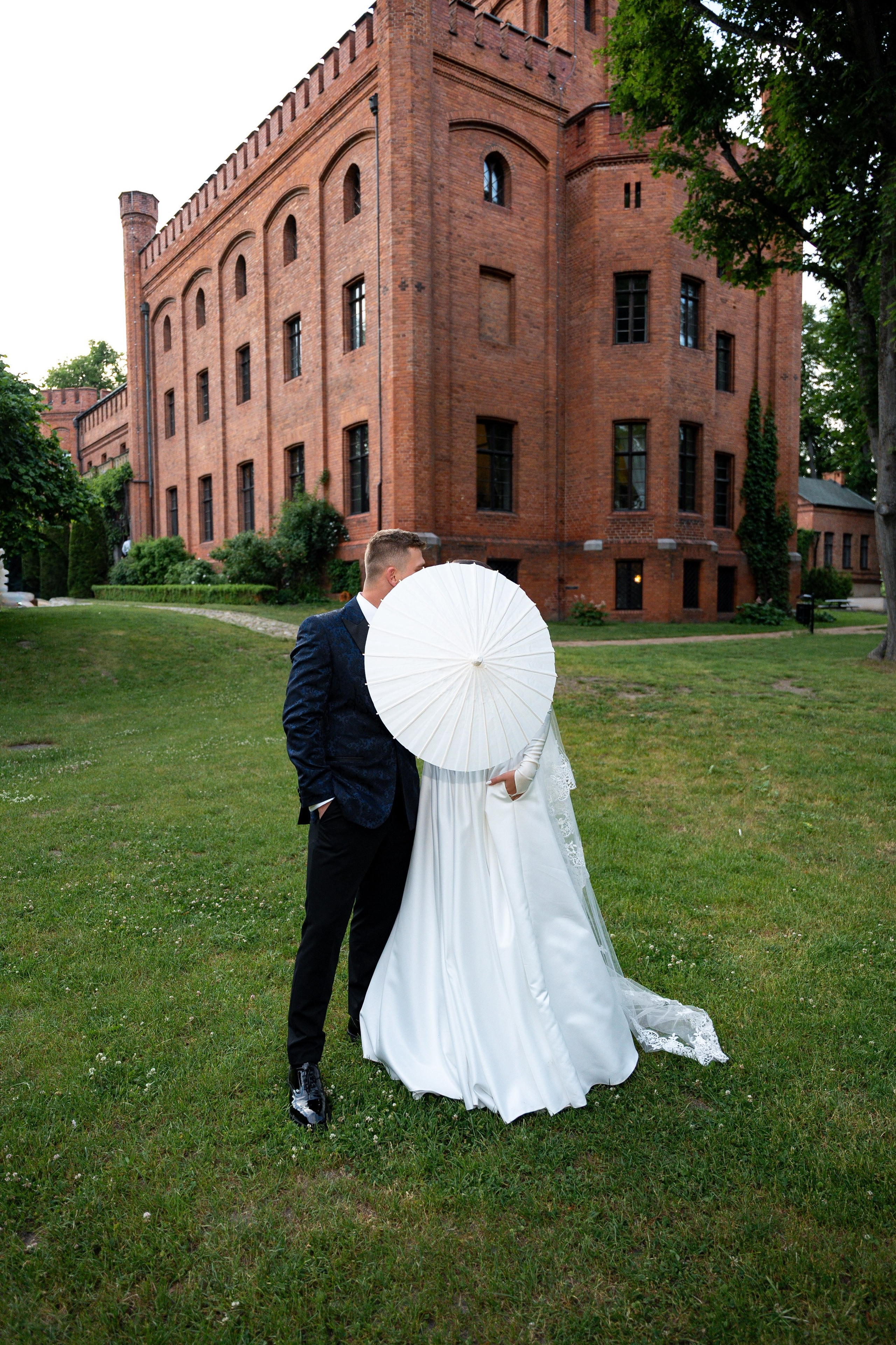 E&N: Zamek w Rzucewie. SL Wedding Photo — Editorial, Elegant & Timeless Wedding Photography in Poland and Across Europe