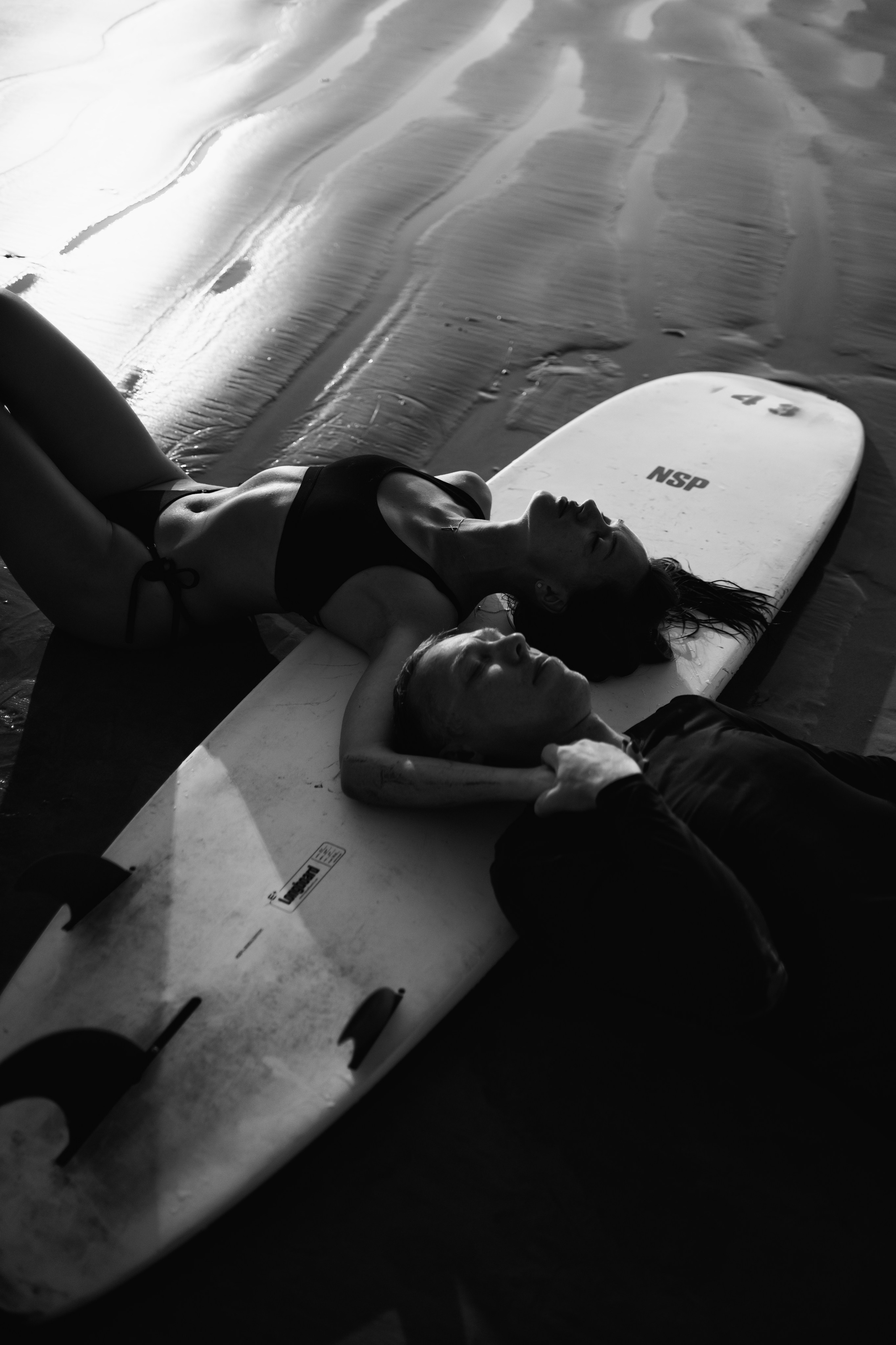 Surf couple | BW