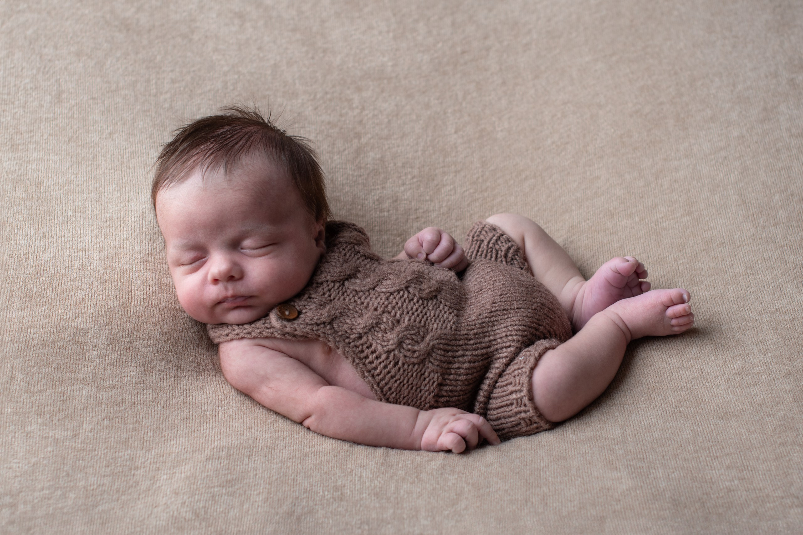 Nouveau-né. Photographe grossesse et nouveau-né a La Ciotat