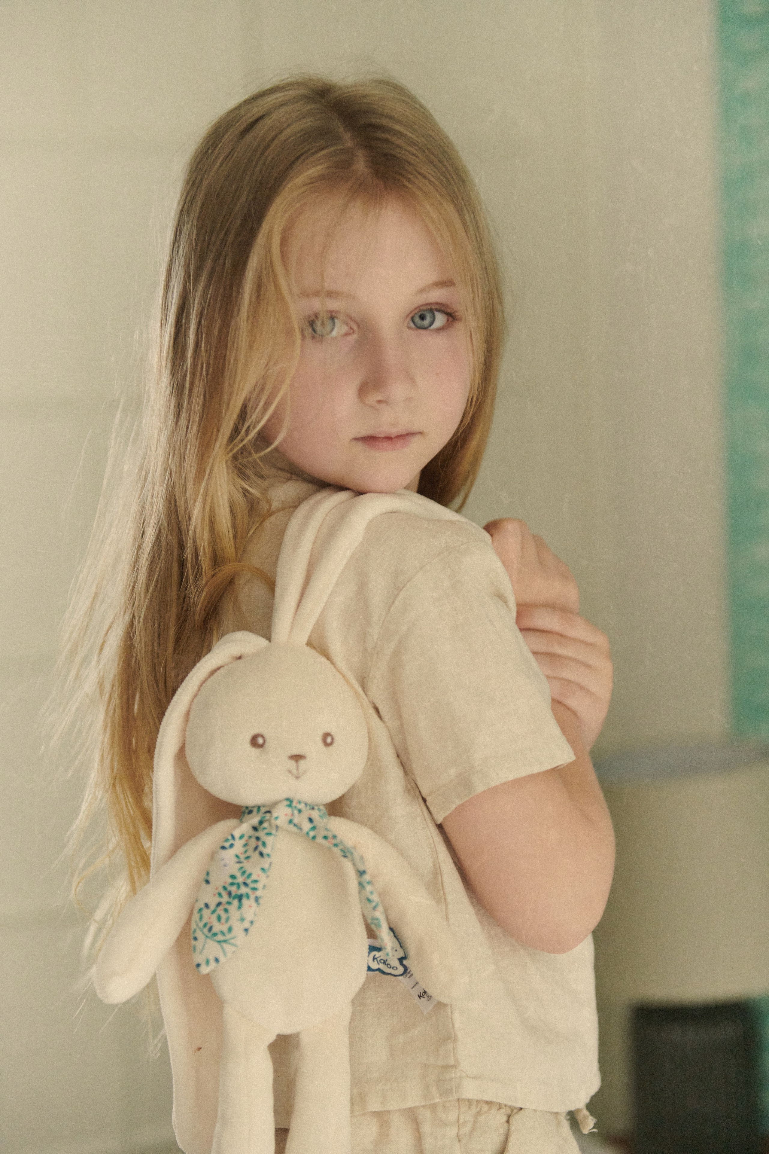 Home alone. Minimalist brand photographer & videographer | Raw sincerity. Pure Form