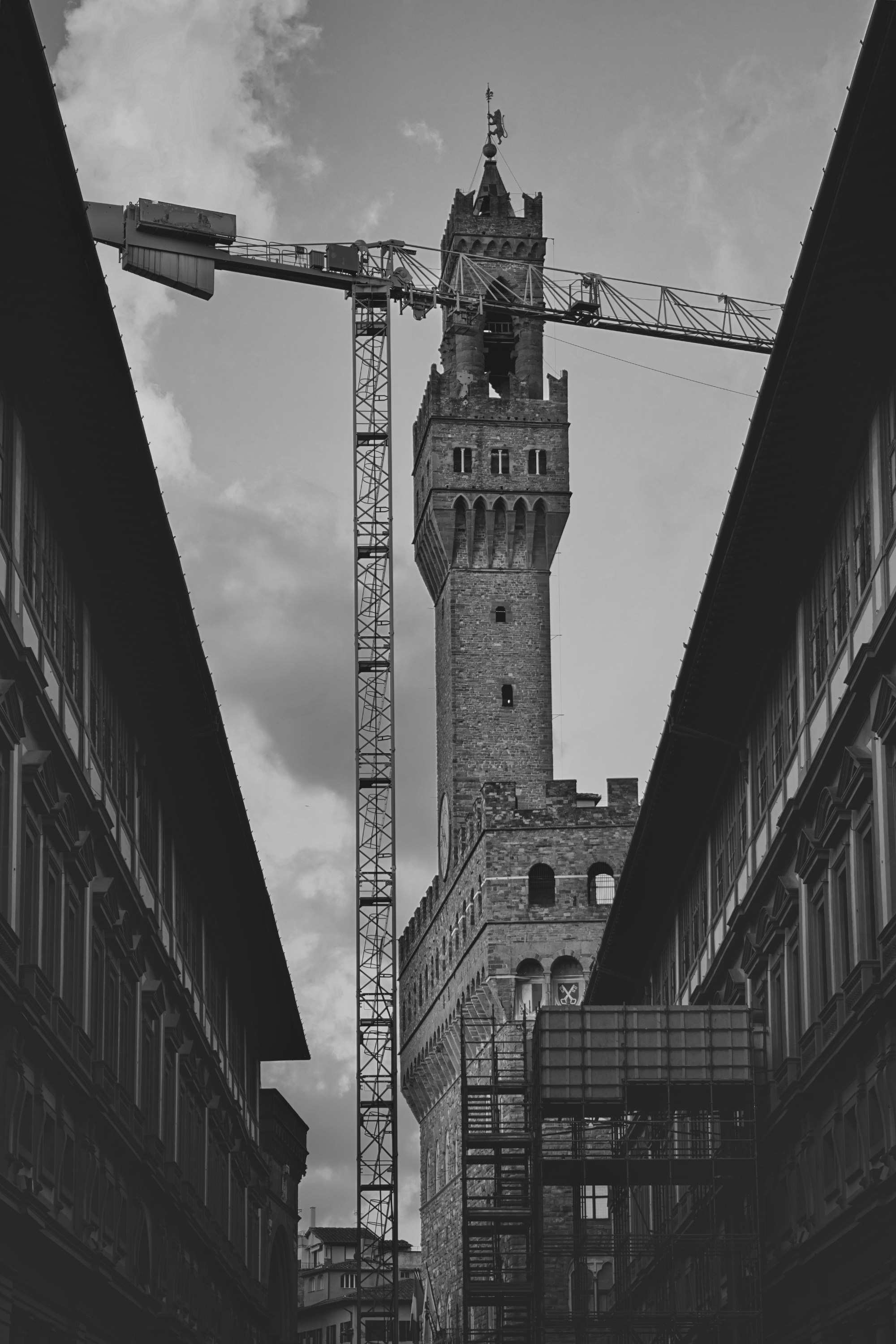 Florence Italy - Palazzo Vecchio Tower - B&W Matte - Eduardo Bartoli Fine Art Photography - Black-and-white matte photograph of the Palazzo Vecchio Tower from Piazzale degli Uffizi in Florence, Italy – fine art photography by Eduardo Bartoli.