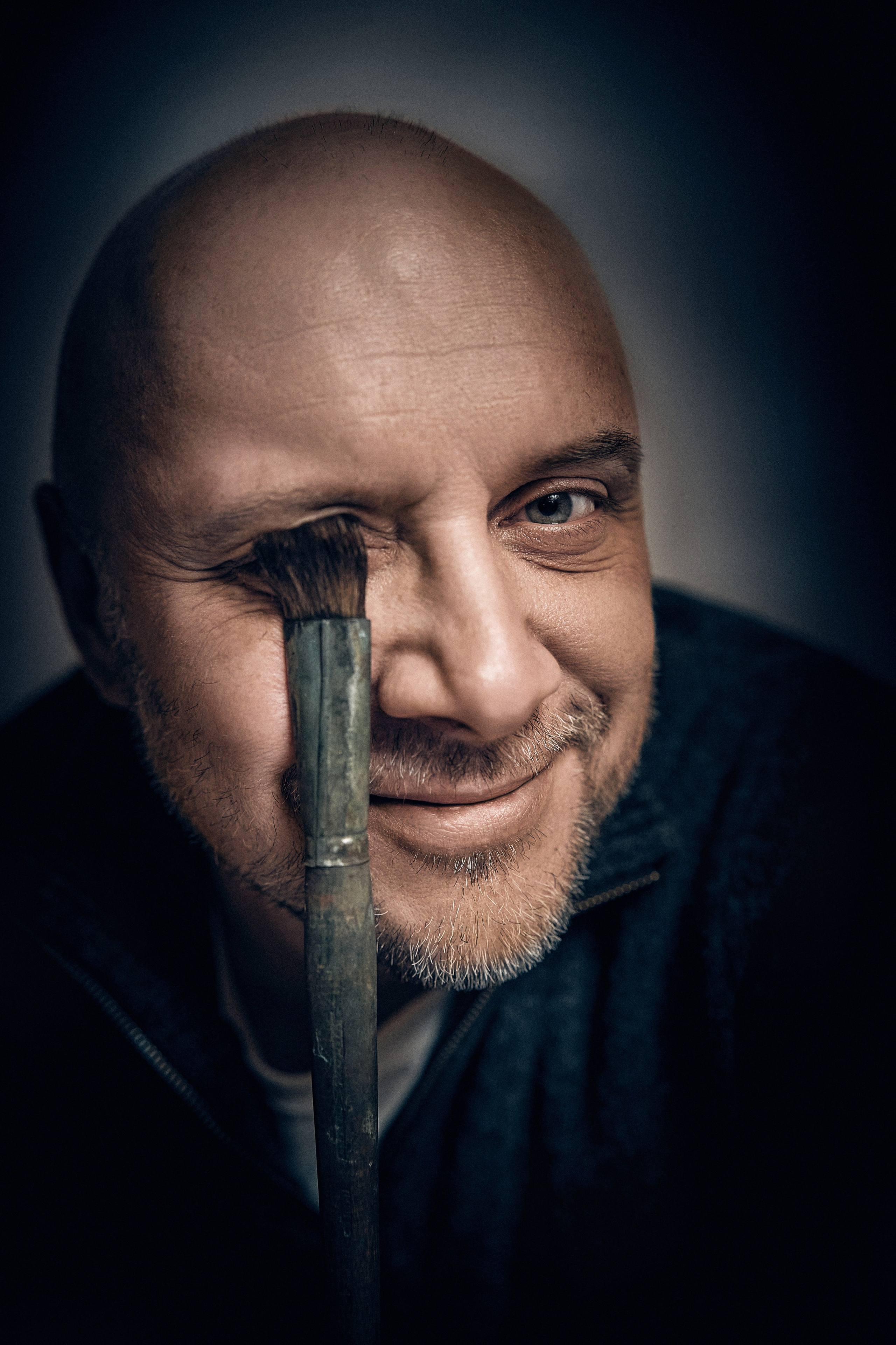 Portret Malarza - Simeon Genew - Portrety w studio - Fotograf i wideograf Andriej Szypiłow