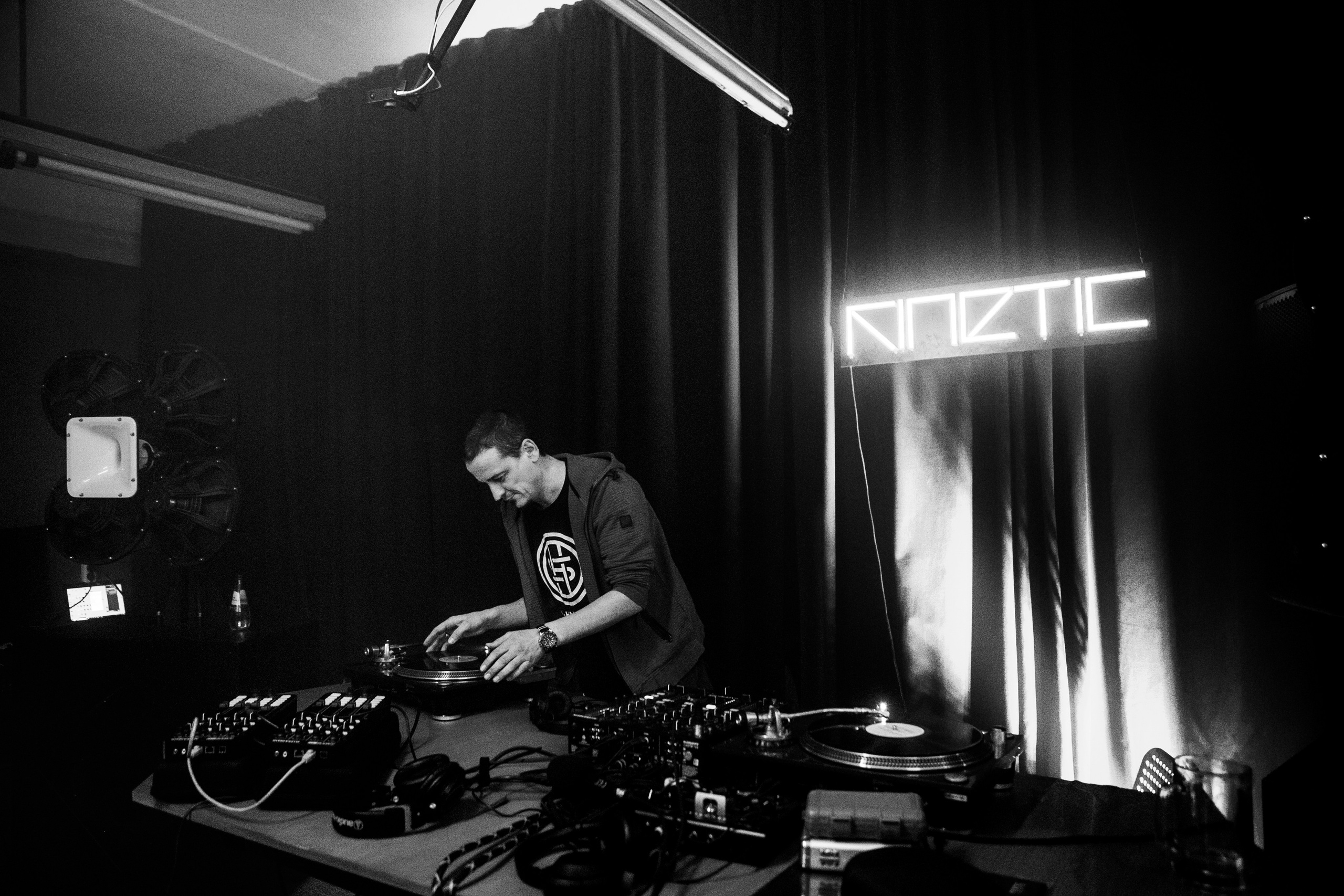 radio šovs Kinetic, labakais latvijas tehno mūzika, Latvijas dj, reportāžas foto Sandra Garanča