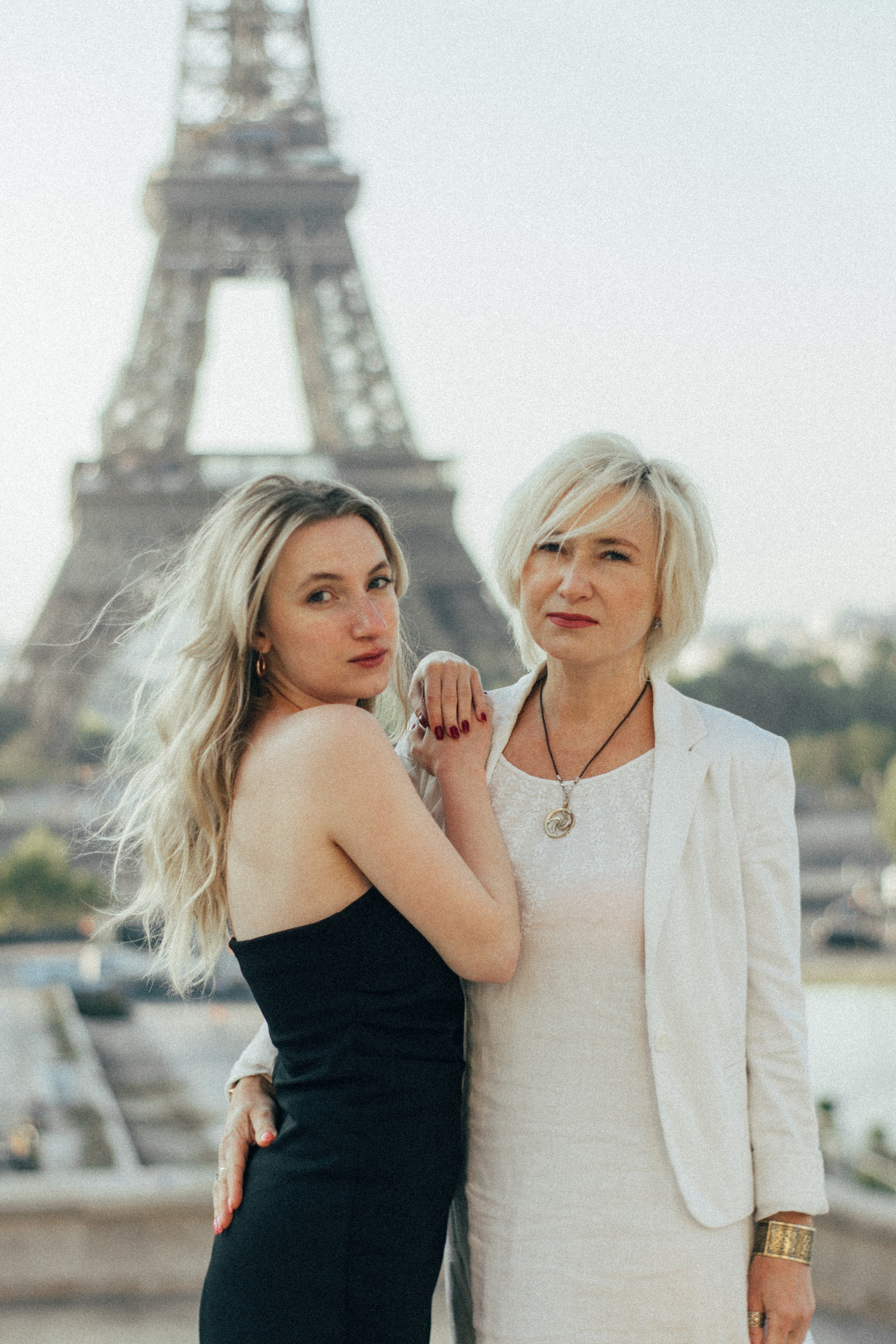 Family Photoshoot of Svetlana & Anastasia in Paris | Vlada Photo Art. Photographer in Paris: Vlada PhotoArt