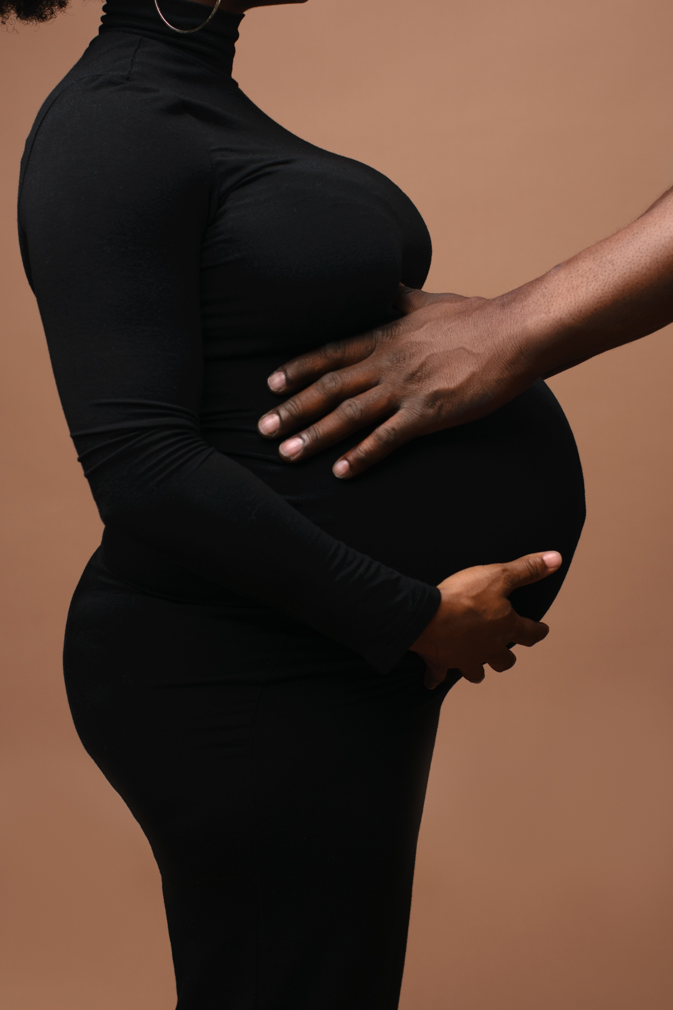 Babybauch Fotoshooting im Studio und on Location. Neugeborene, Baby Fotografin in Düren (NRW) - Vitalina Unruh