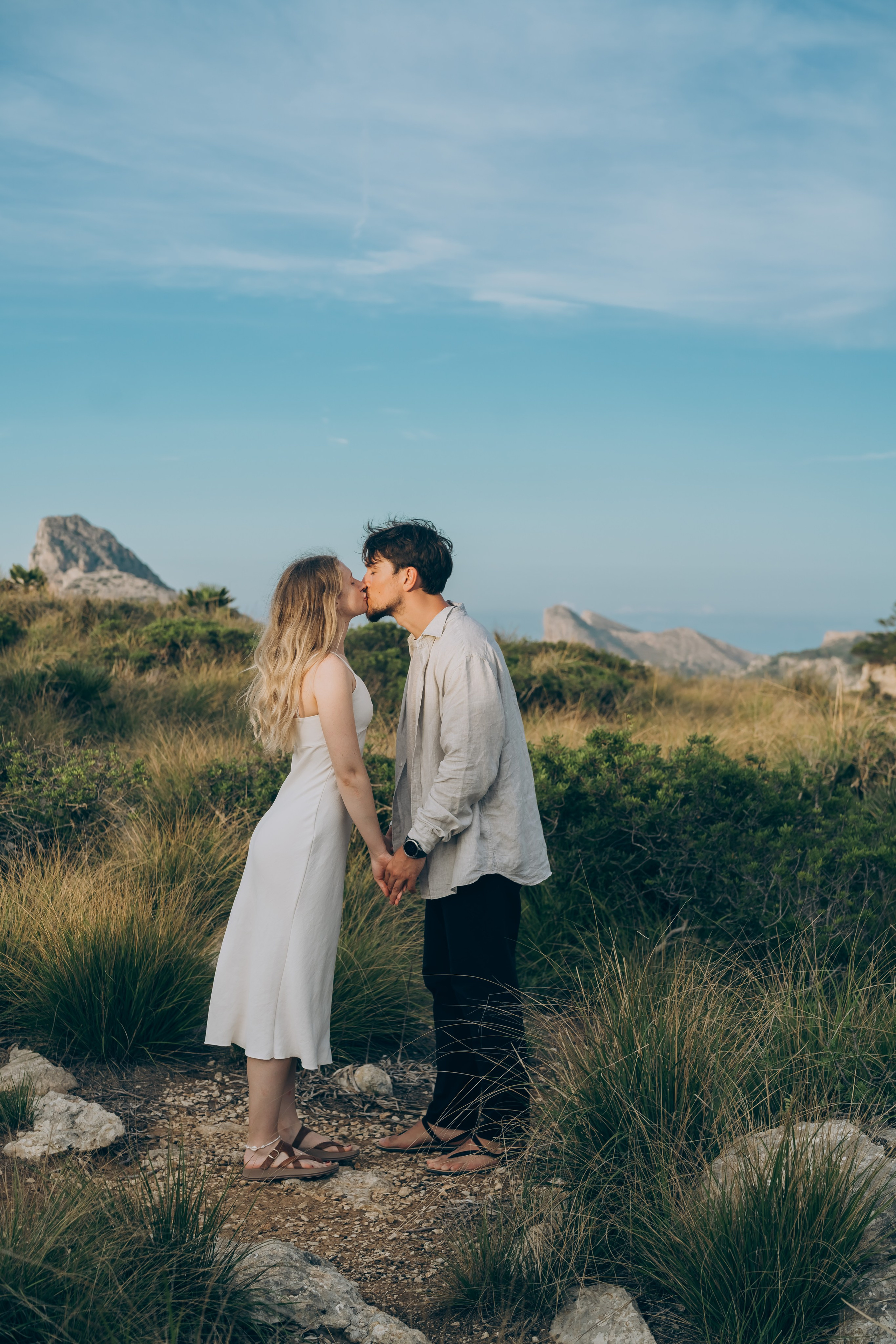 On top of the mountains and by the sea. Фотограф у Пальма де Майорка