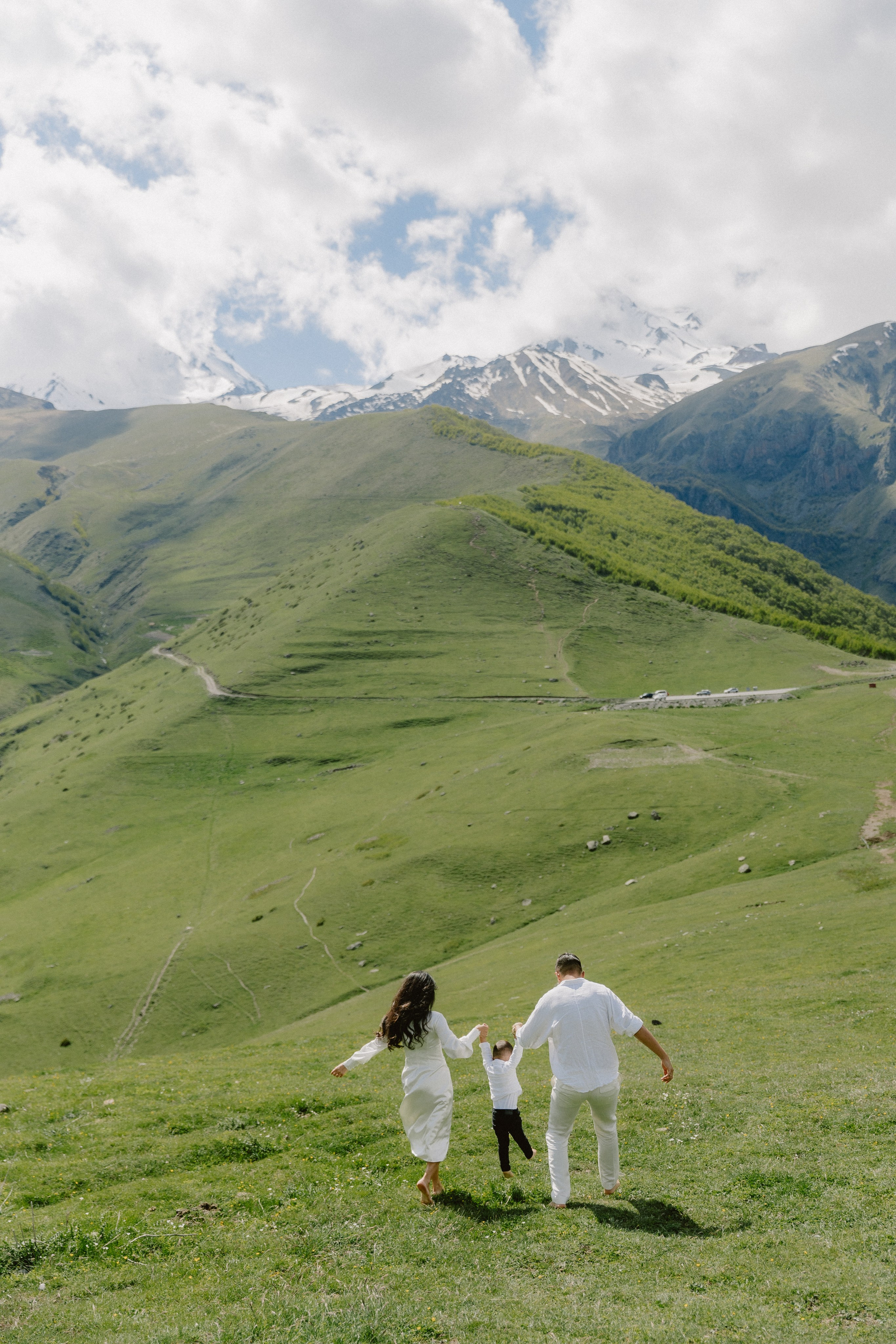 Kazbegi (3,5 hours from Tbilisi)/Казбеги (3,5 часа от Тбилиси). Photographer Anna Nazarenko