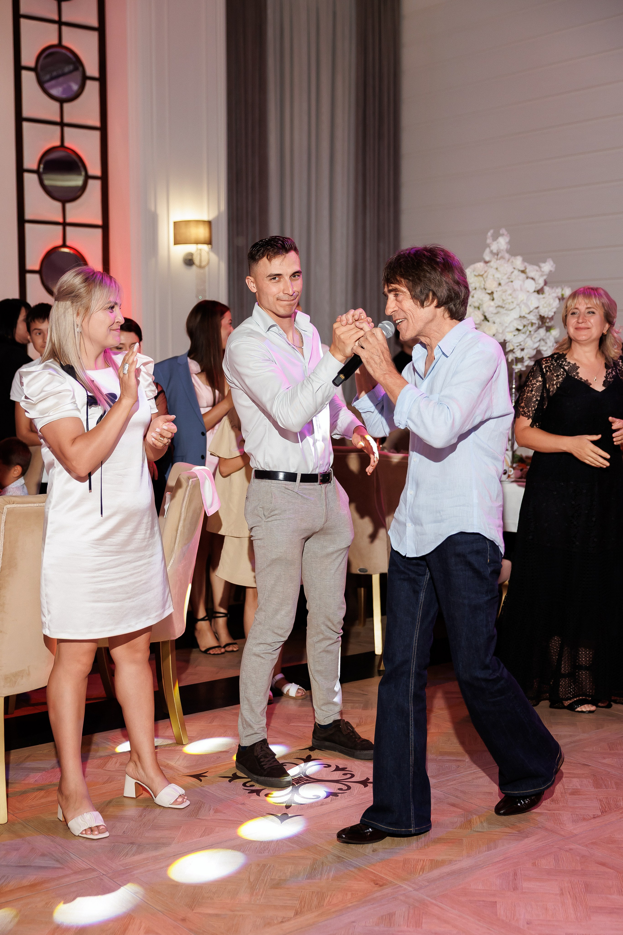 Eugen & Livia — Grand Elysee — Wedding Day. Servicii Foto și Video 067188353