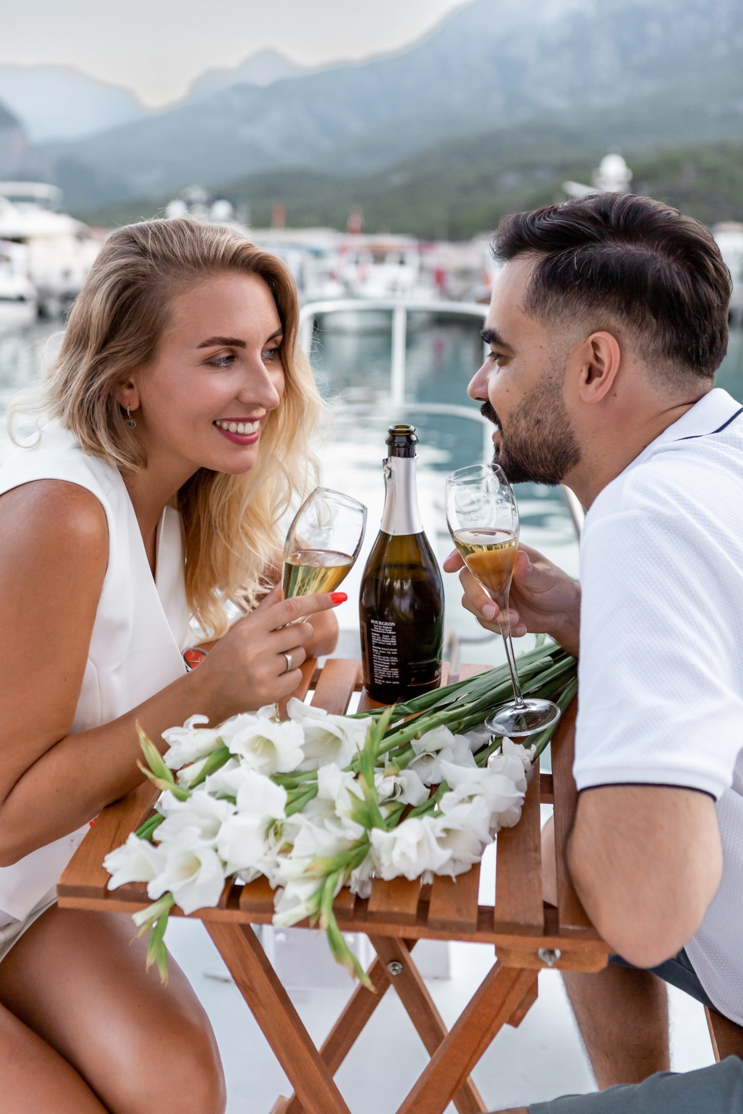 Свадебная фотосессия на яхте. Фотограф в Анталии, Кемере и Белеке