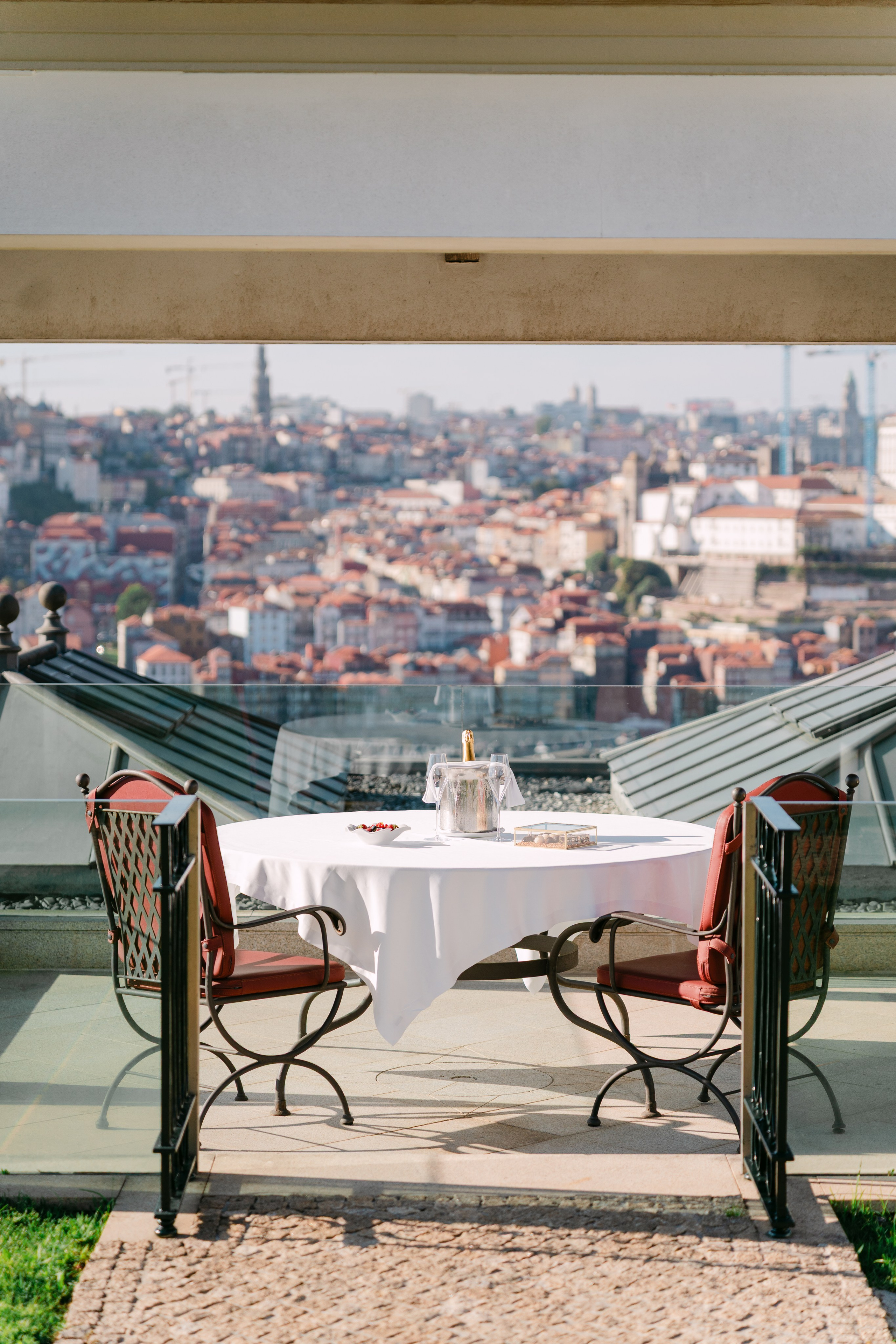 Wedding Proposal at Yeatman Hotel. Wedding and couple photographer in Porto
