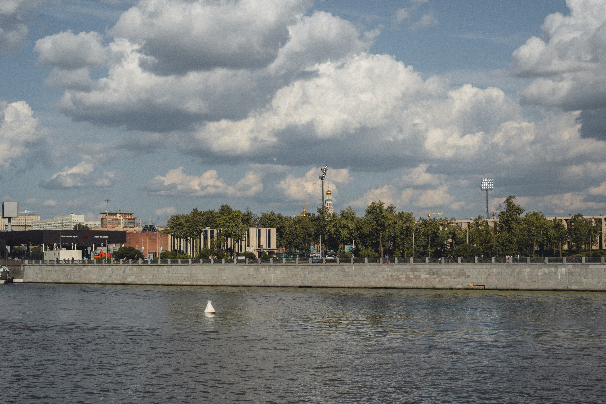 Воробьевы Горы. Photographe sur Cote d’Azur. Portraits de familles, couples, enfants, événements