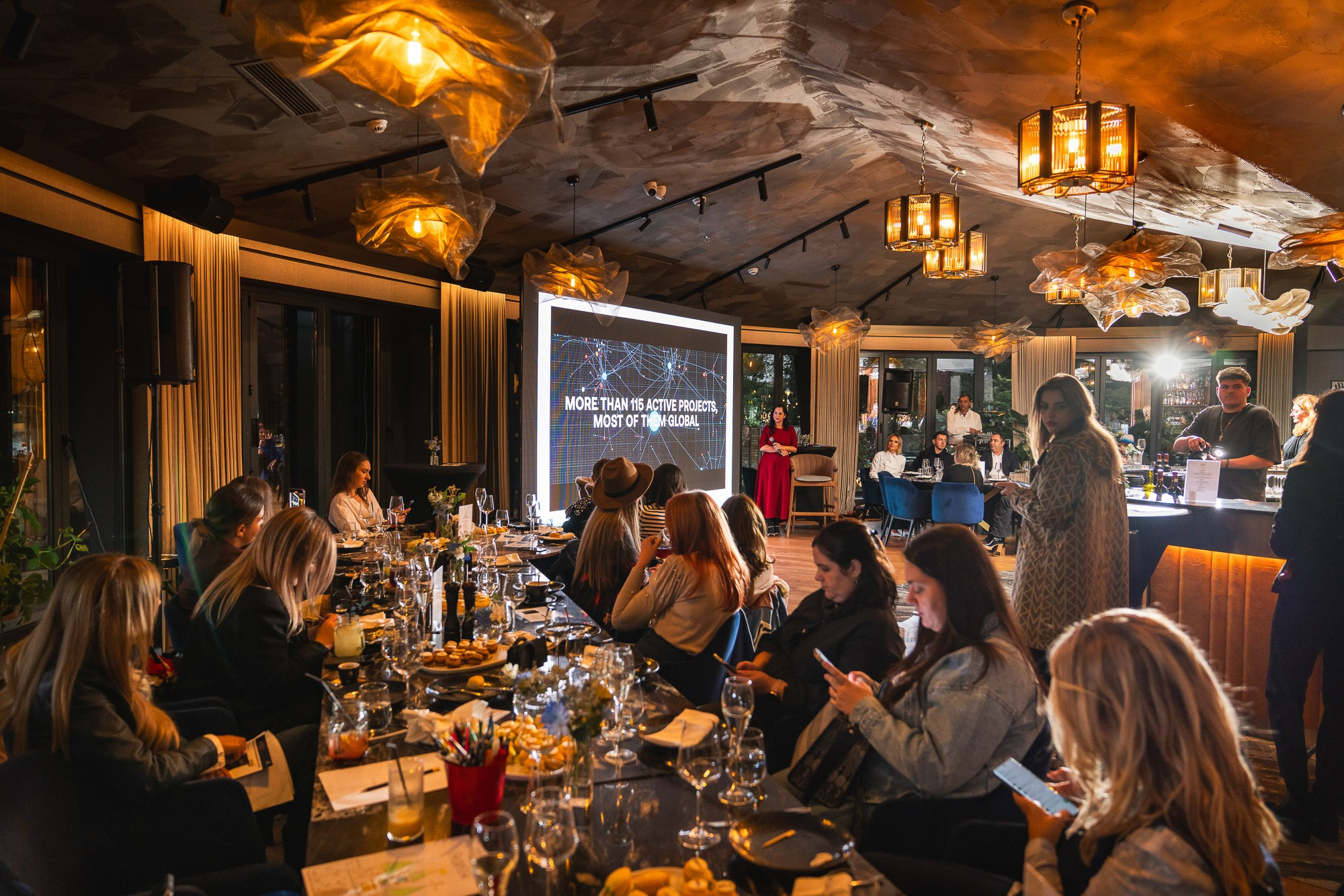 Fotografie Corporate Specializat in Lansări Produs si Serviciu. Fotograf Corporate Business