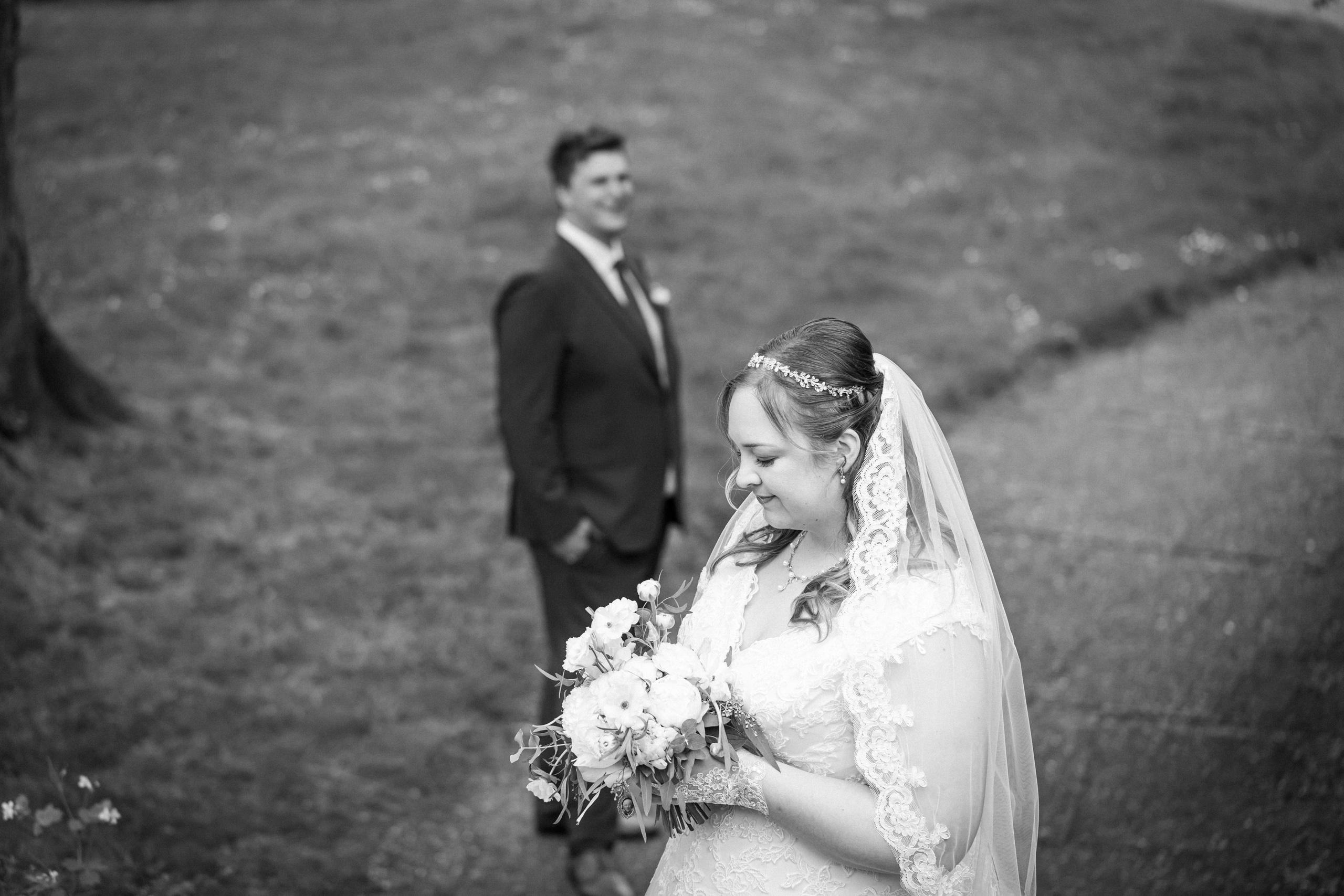 Kirchliche Trauung in Oerlinghausen – Emotionale Hochzeitsfotos & Stilvolle Reportagen!. Hochzeitsfotografin in Gütersloh | Authentische Hochzeitsreportagen | TK Photographie