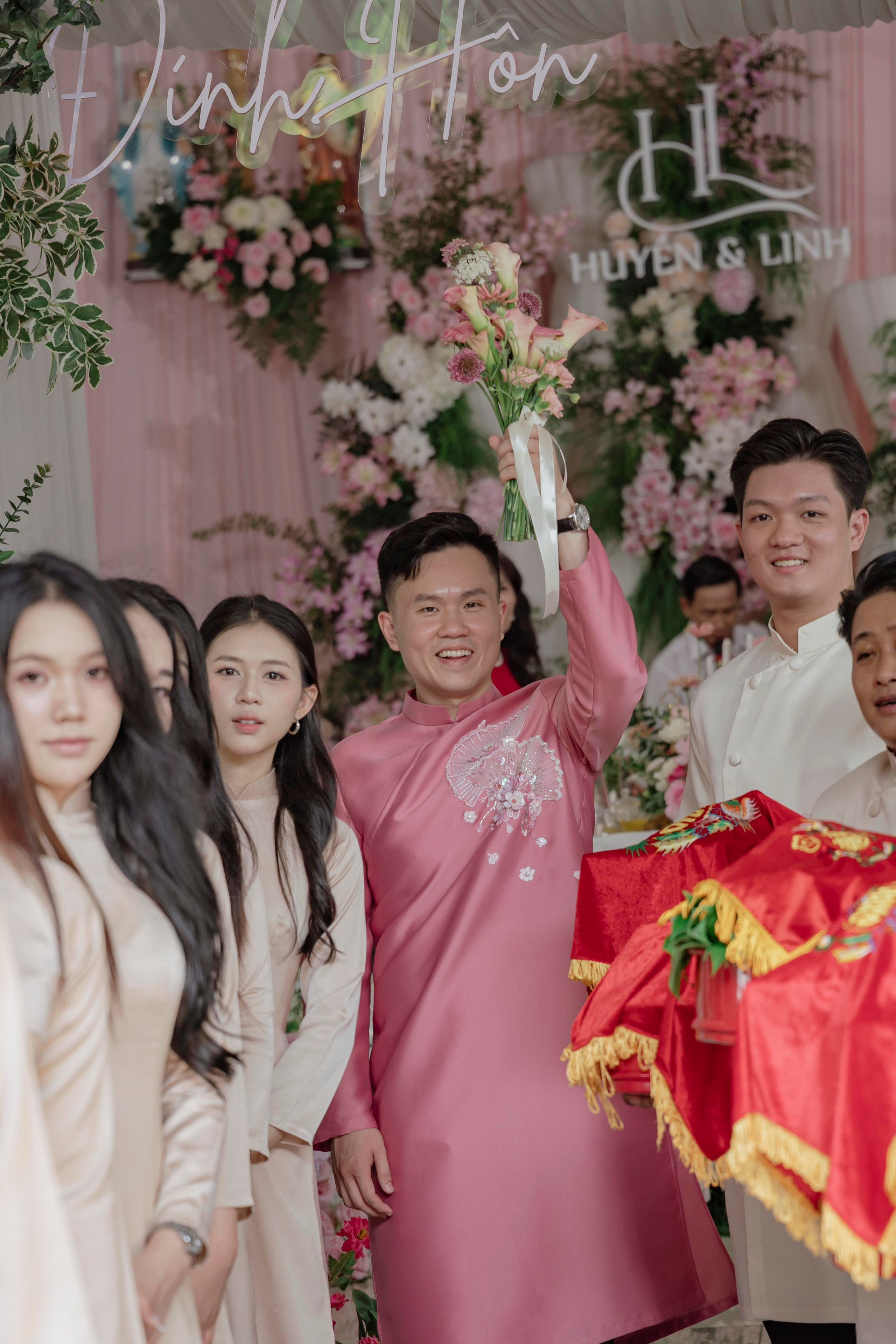 LINH & HUYEN. WEDDING PHOTOGRAPHER IN VIETNAM