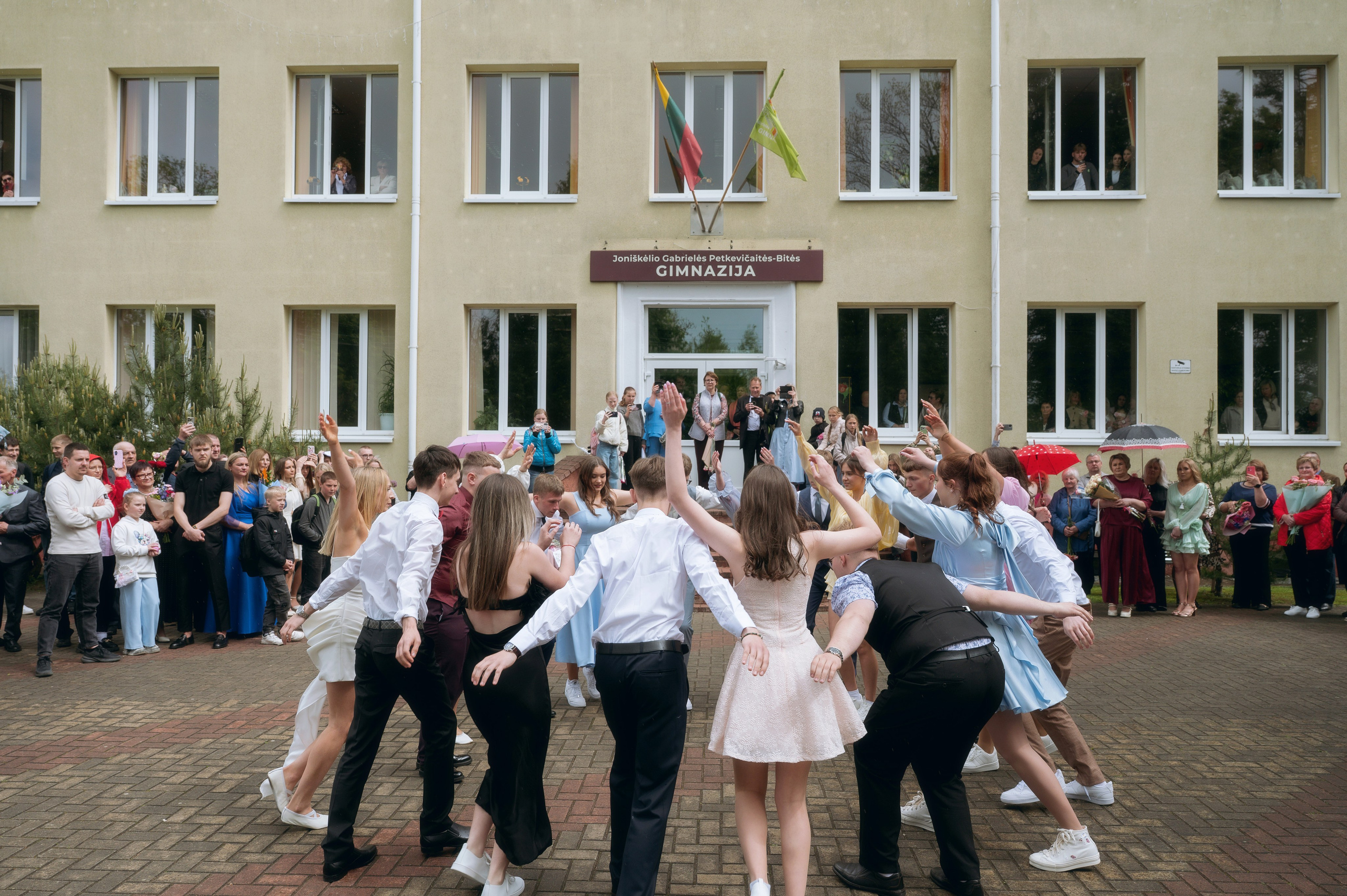 Paskutinis skambutis Joniškėlyje. Vestuvių fotografė Santa Jonuškė | Šiaulių apskritis, Panevėžio apskritis ir visa Lietuva