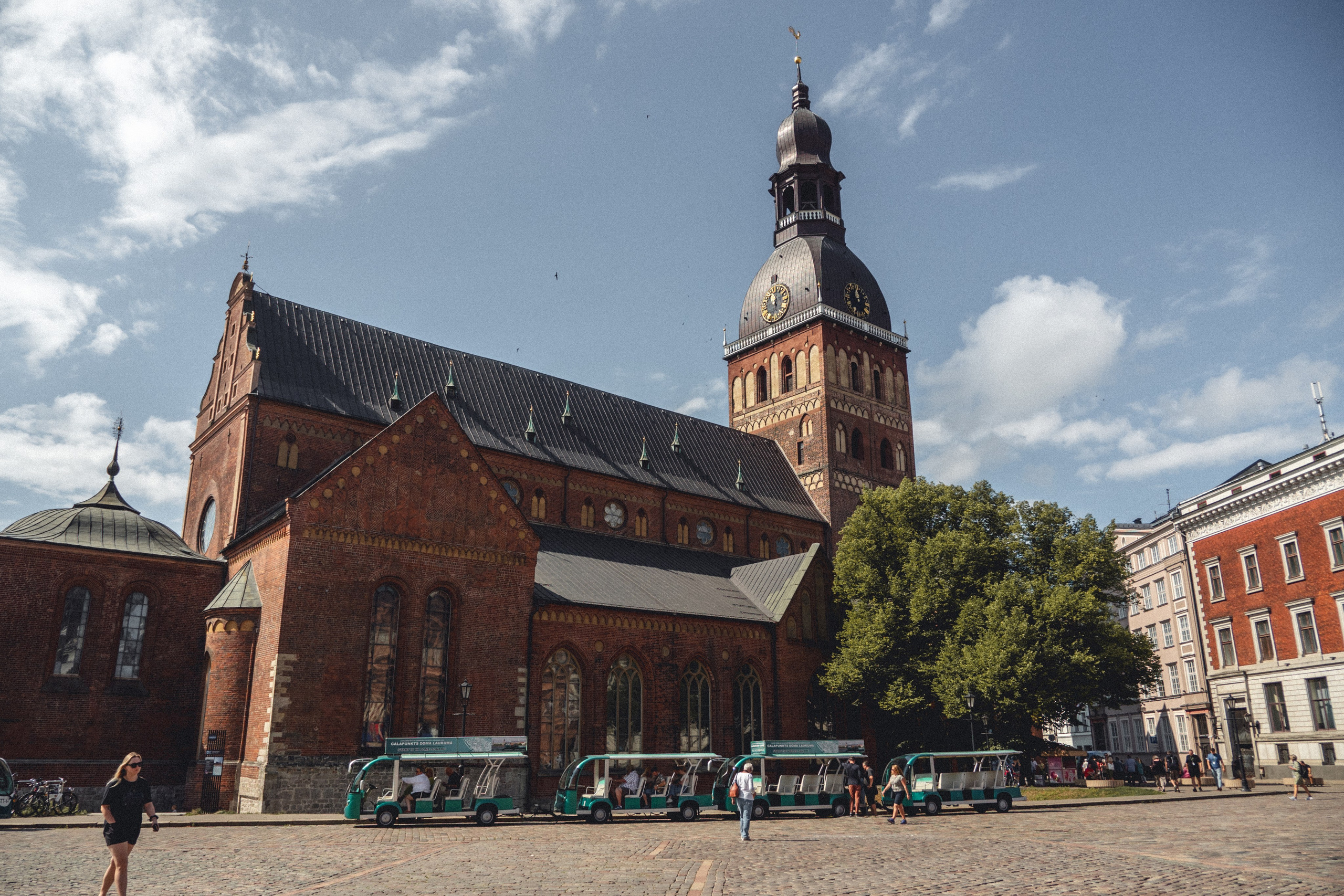 Voyage à Riga. Photographe sur Cote d’Azur. Portraits de familles, couples, enfants, événements