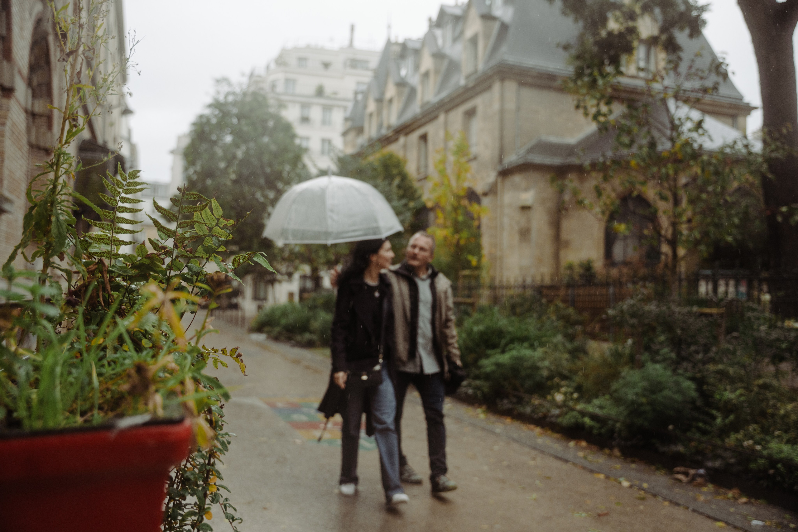 Katerina & Åge in rainy Paris. Фотограф в Париже Полина Осипова