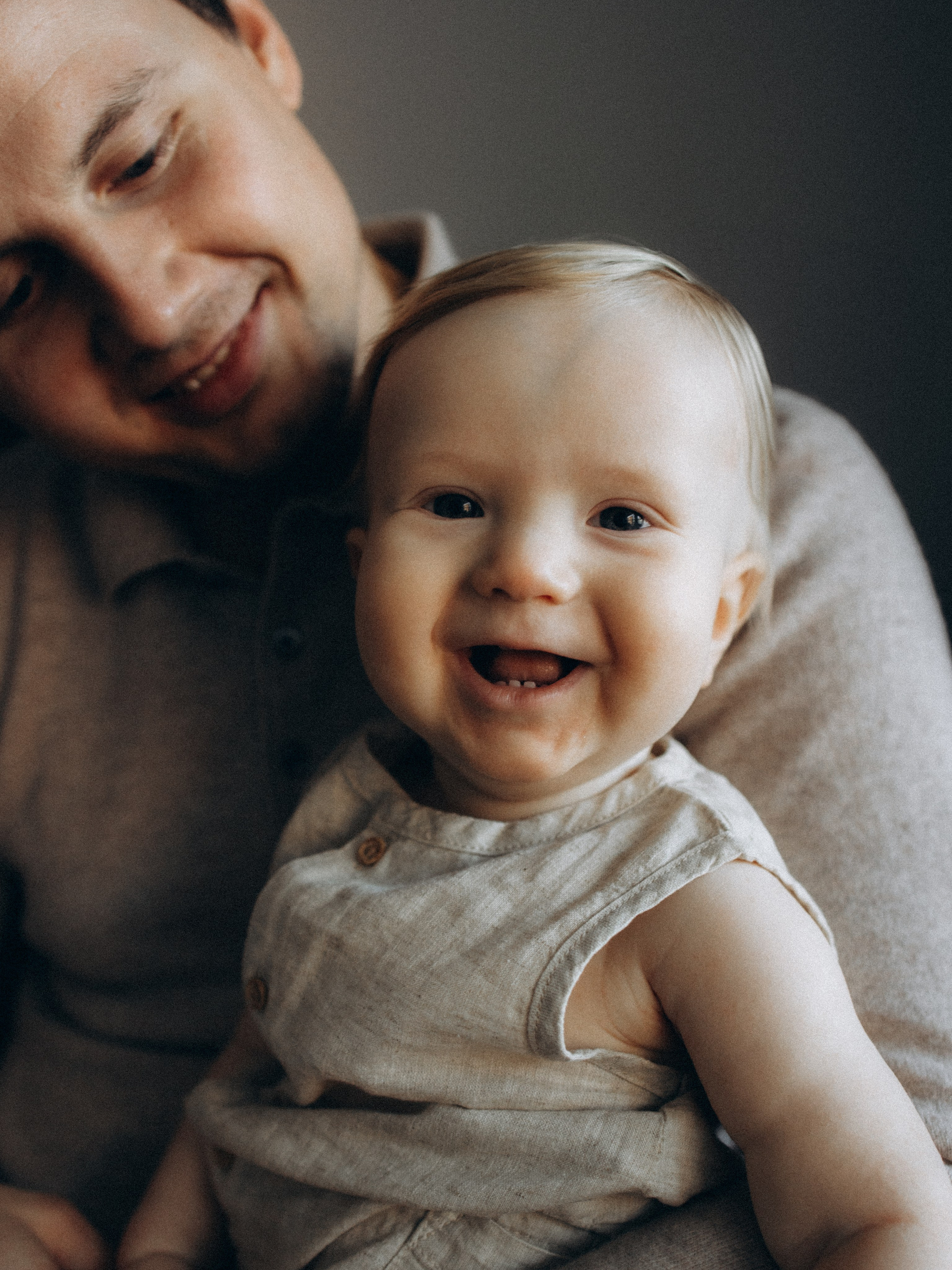 Victoria’s family. Kristina, portrait and family photographer in Helsinki