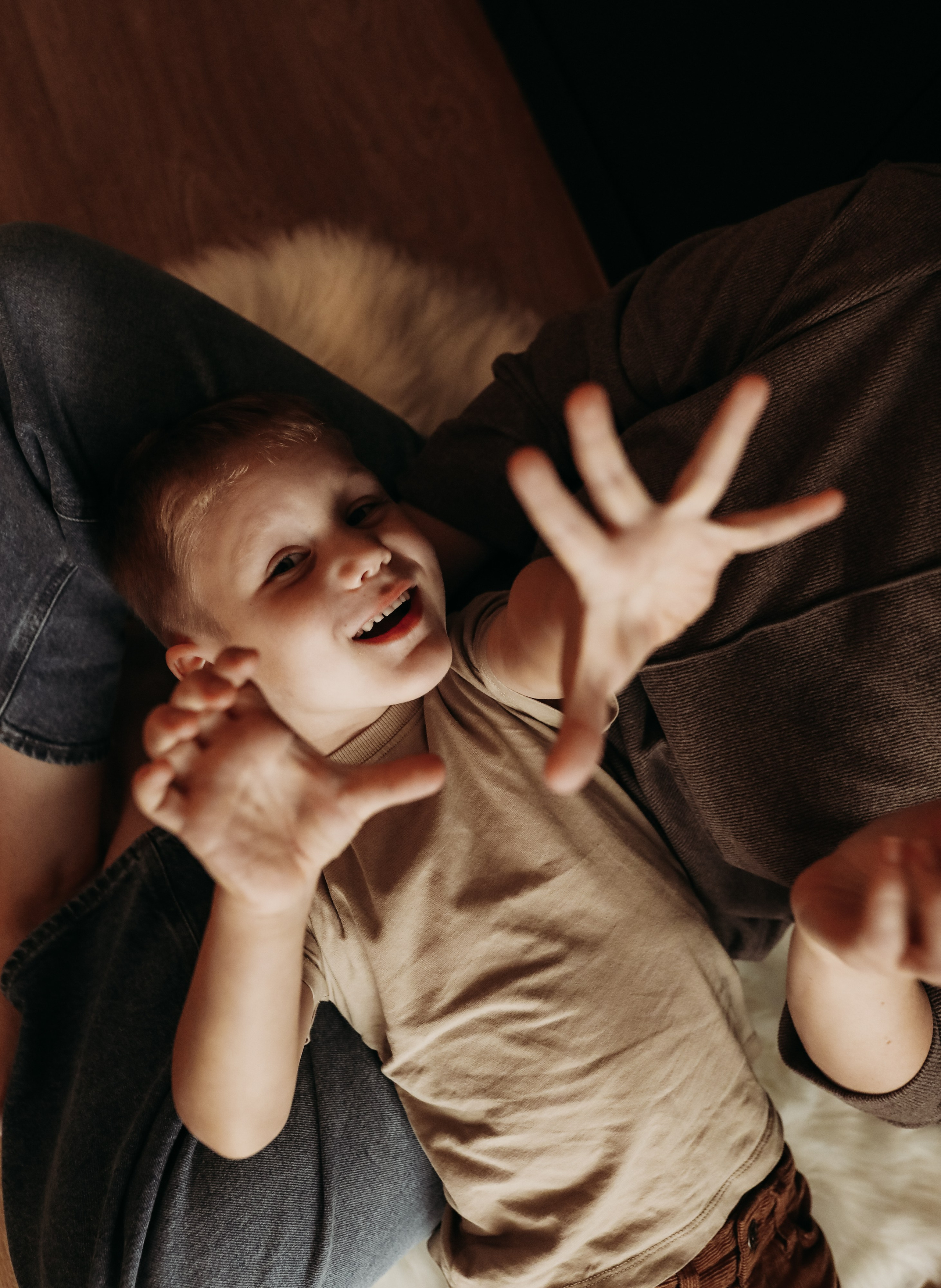 Familienfotograf Mannheim – Homestory Fotoshooting im eigenen Zuhause