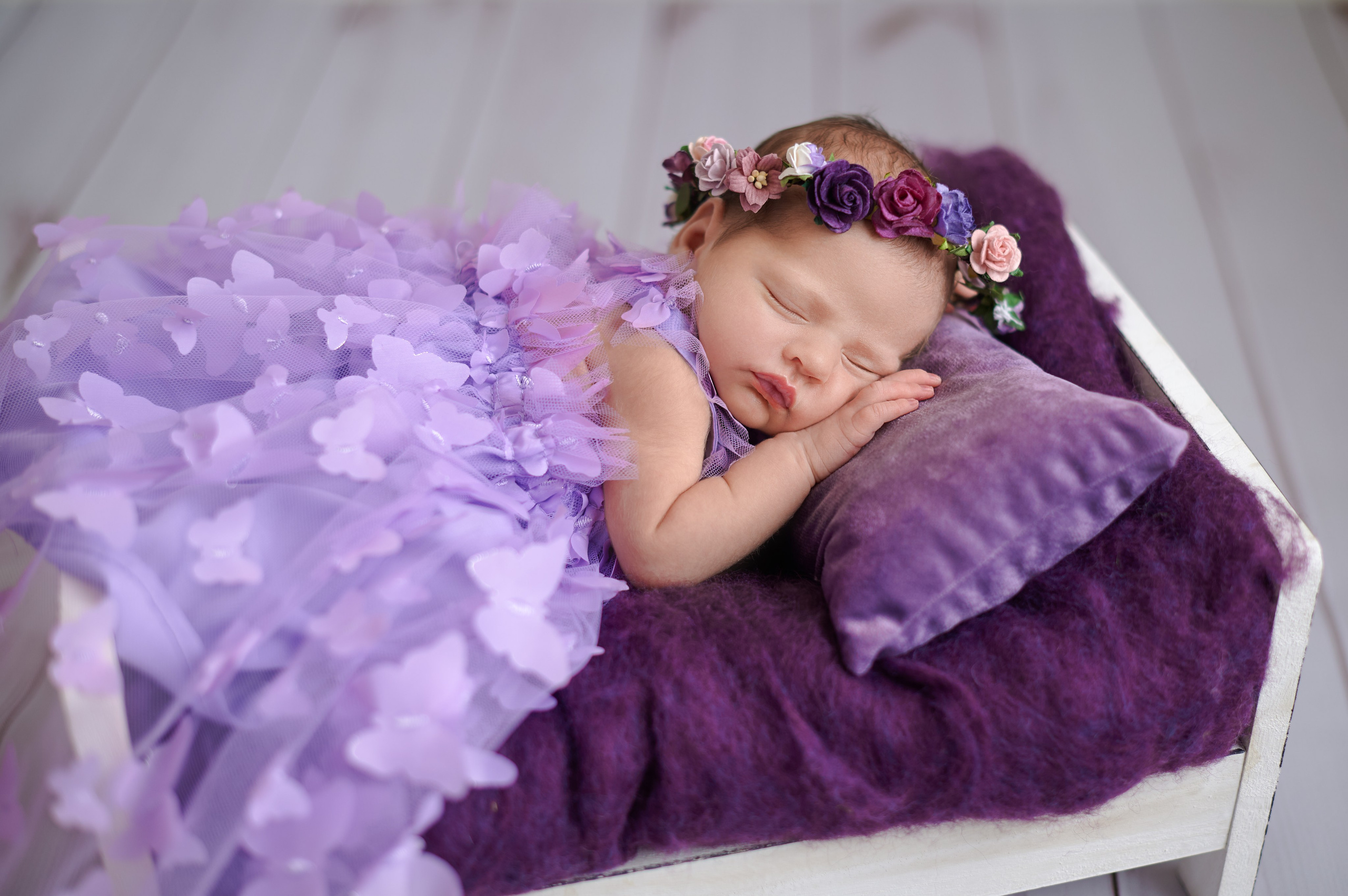 MATERNITY & NEWBORN professional Photography by Irene Chaikeen. Irene Chaikeen | Maternity and newborn photoshoot in Essex/London