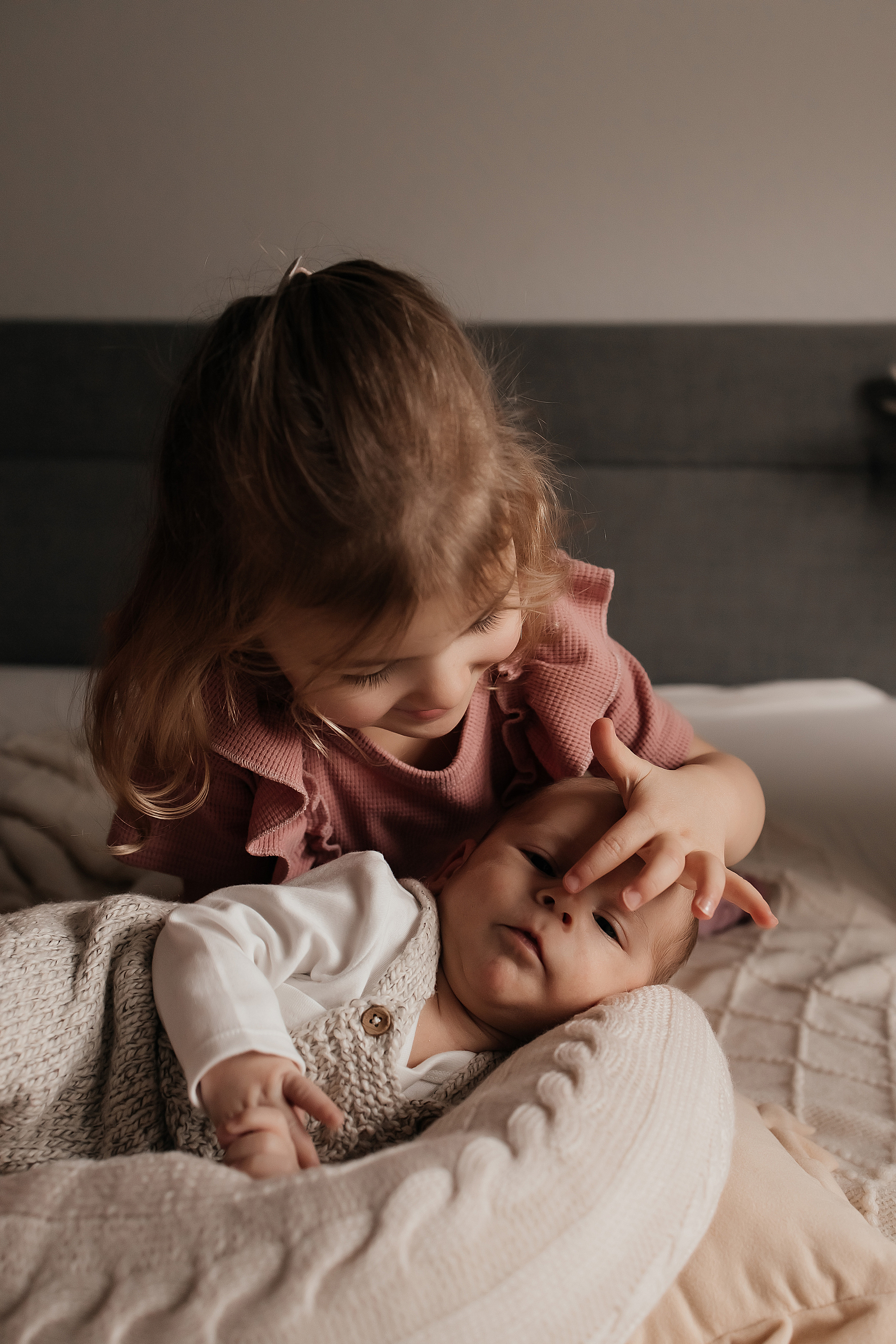 Newborn Lifestyle. Fotografin Heidenheim / Newborn, Babybauch & Familie - Nadine Schmalz