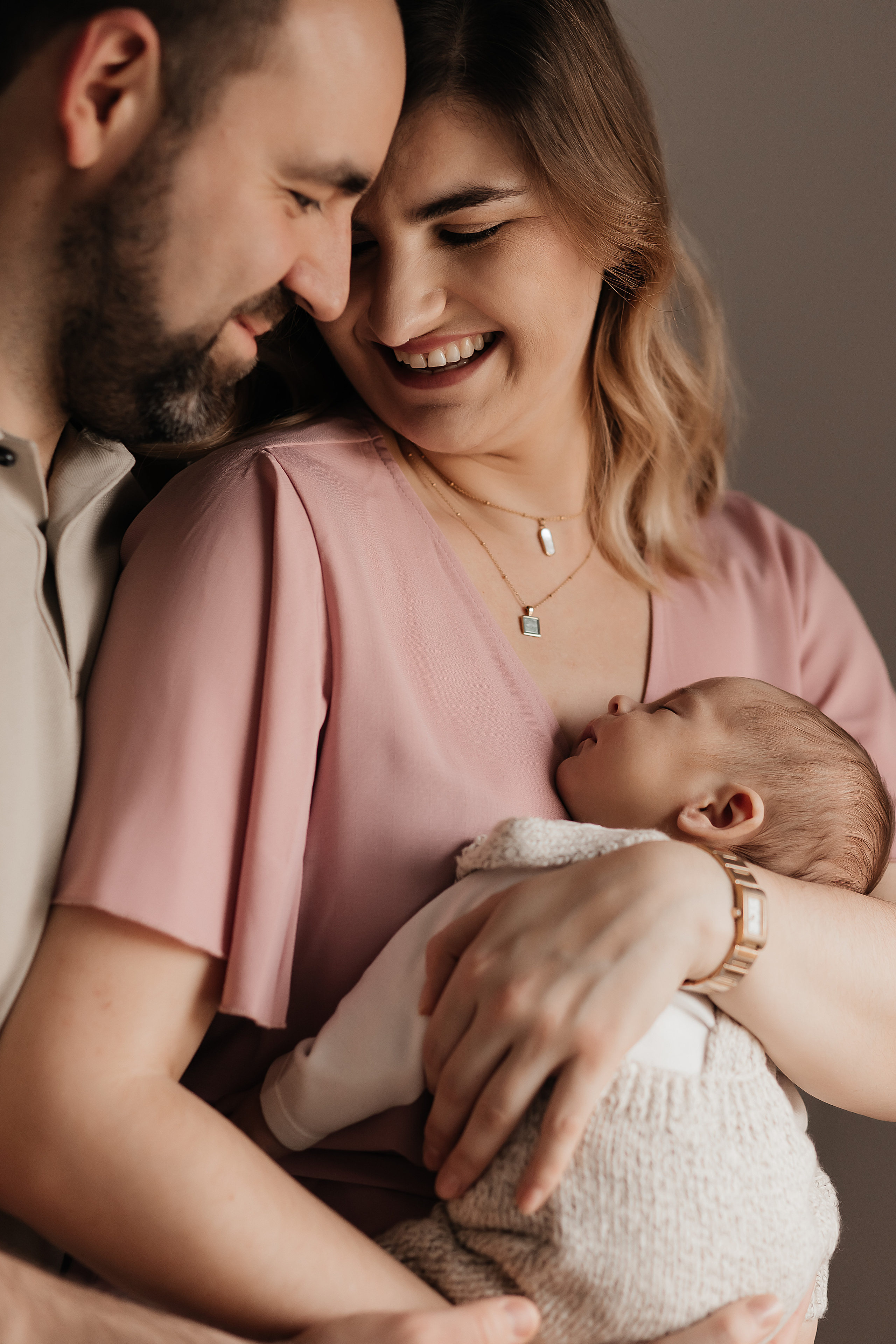 Newborn Lifestyle. Fotografin Heidenheim / Newborn, Babybauch & Familie - Nadine Schmalz