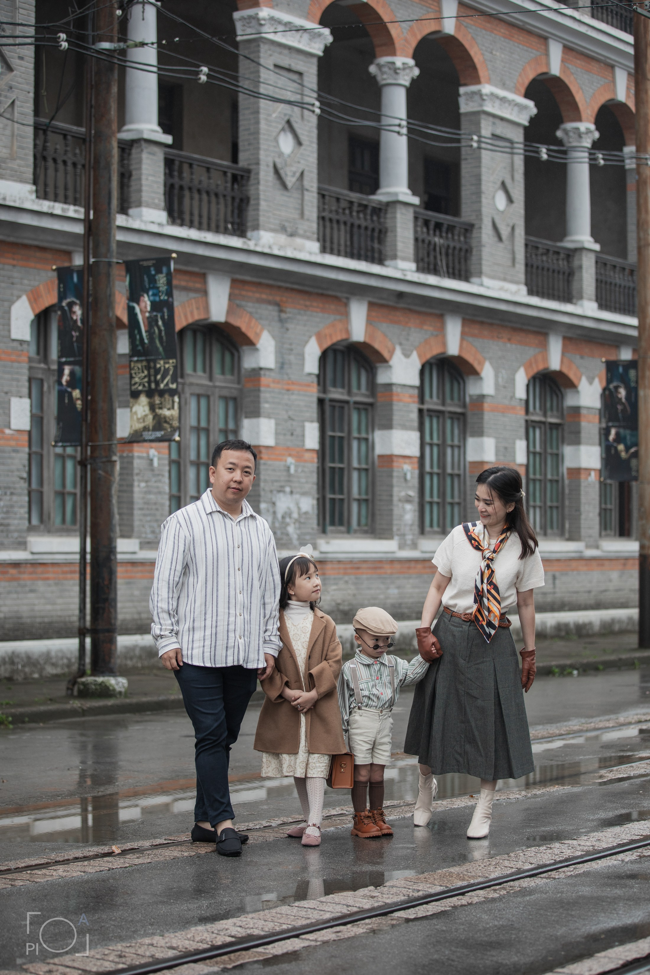 Семейная фотосессия в шанхайской киностудии. Photographer in Shanghai — Lola Pidluskaya