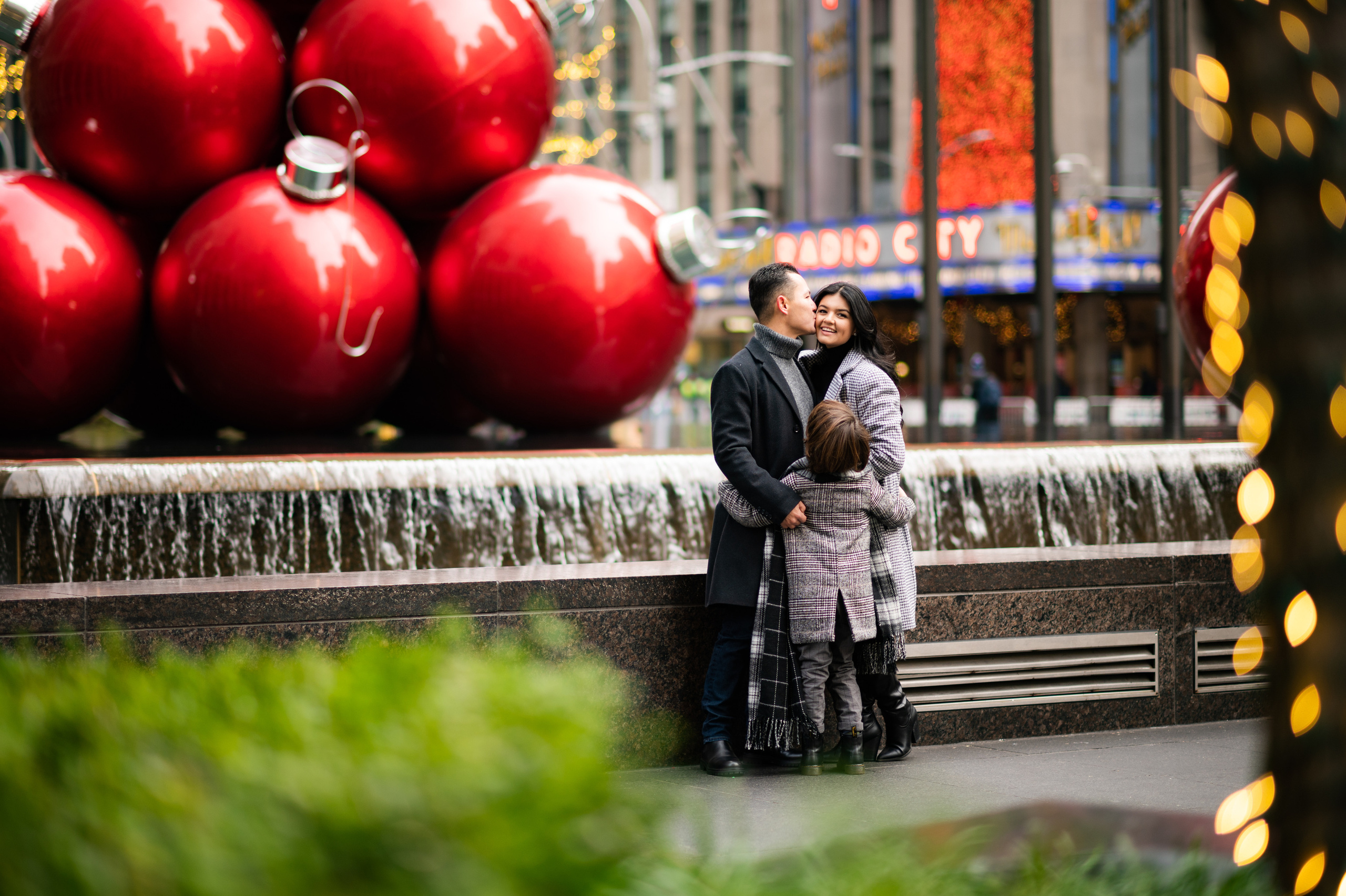 red ornaments family photo shoot 