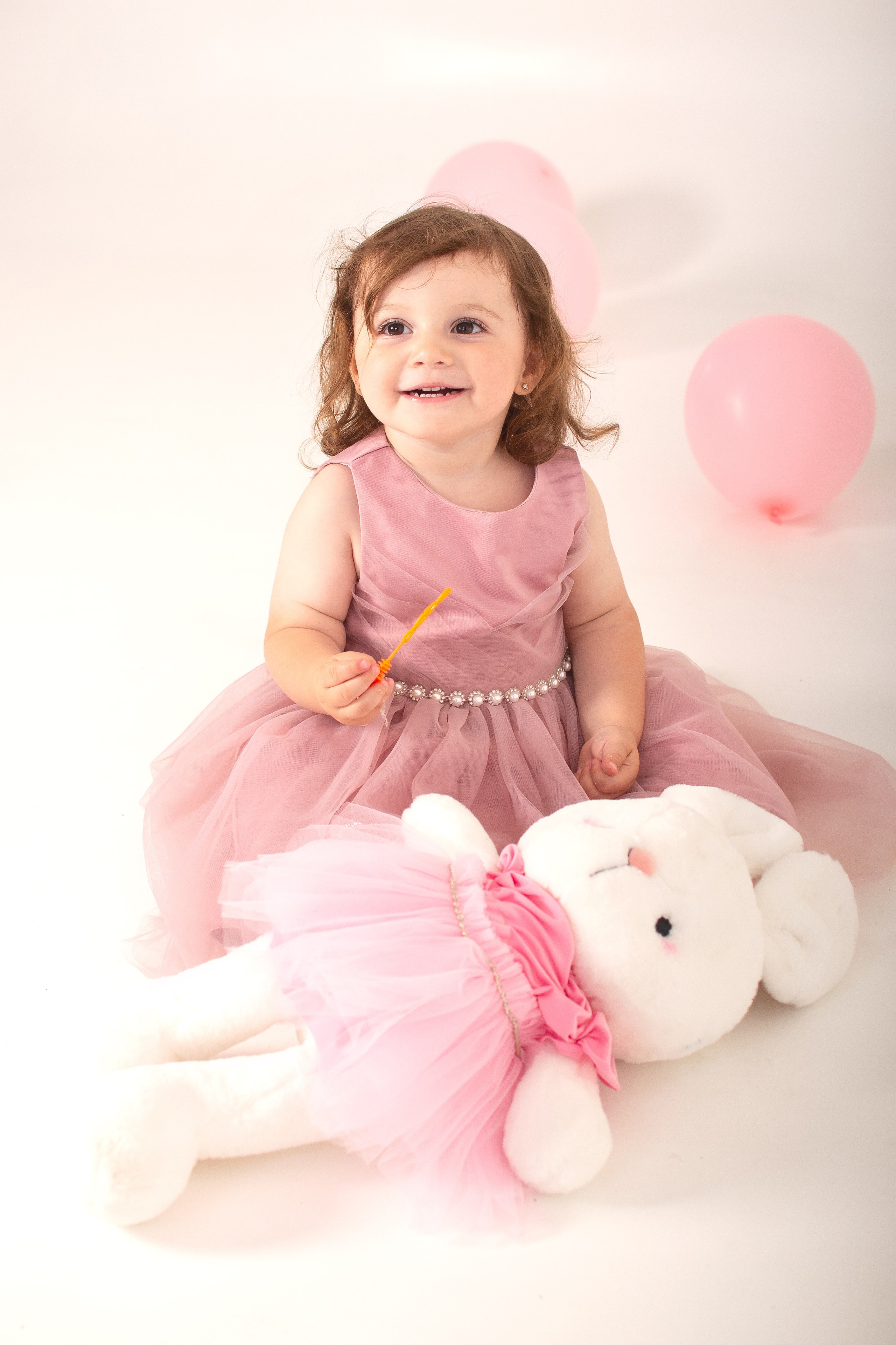 Фотосессия с пионами. Фотограф новорожденных в Темиртау и Караганде Любовь Жукова newborn