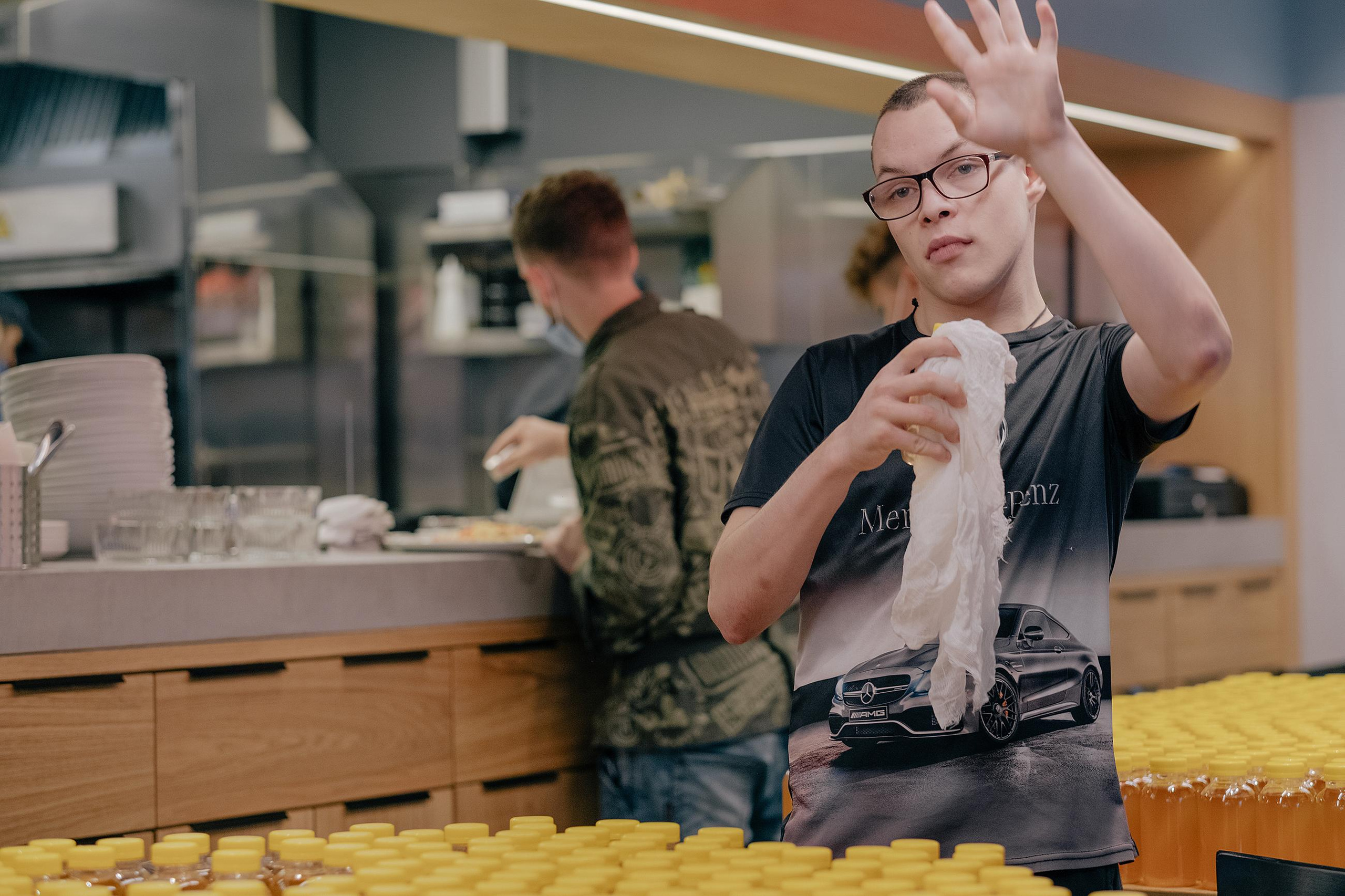 Accompanied employment for people with disabilities — for Tinkoff Journal. Photographer Anastasiya Dubrovina