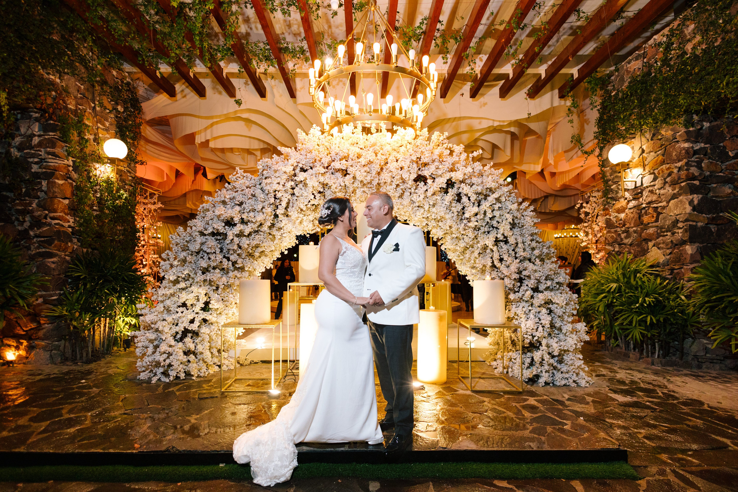 Alejandra y Salvador. Principal