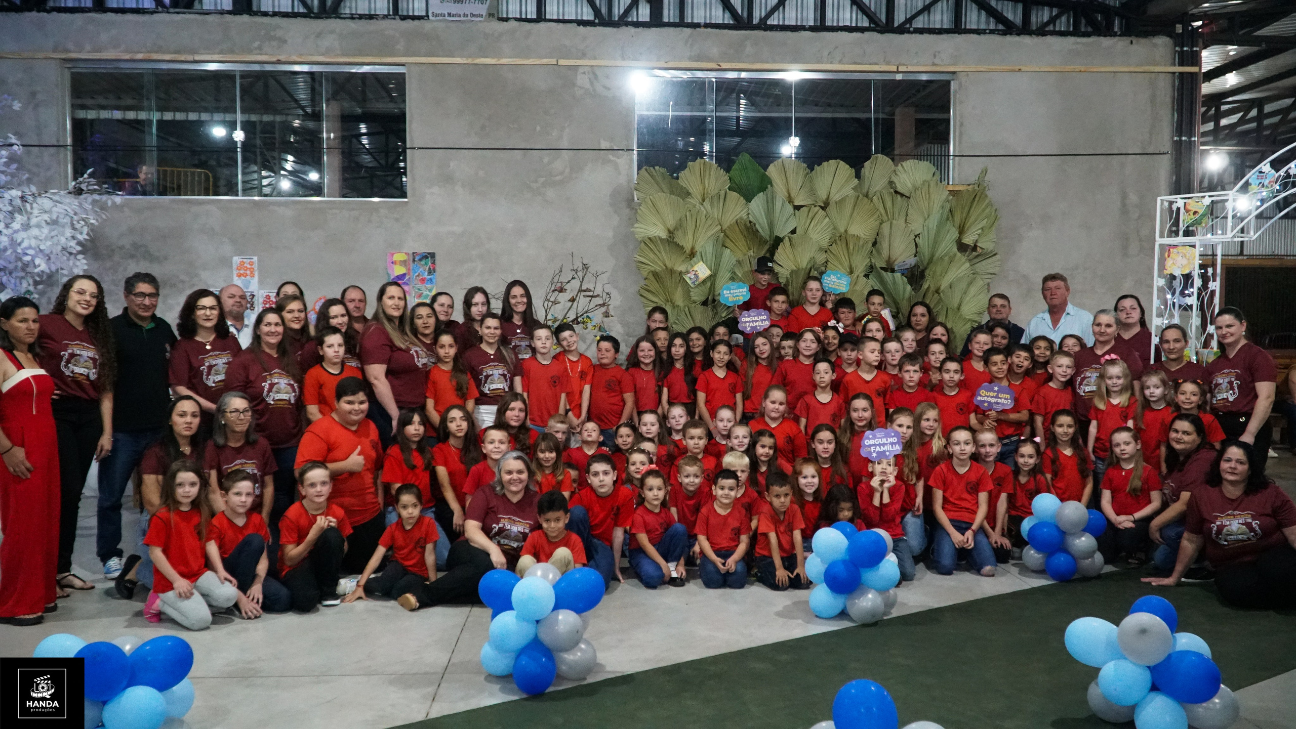 Noite autógrafos colégio Aurélio Buarque de Holanda. Handa Produções
