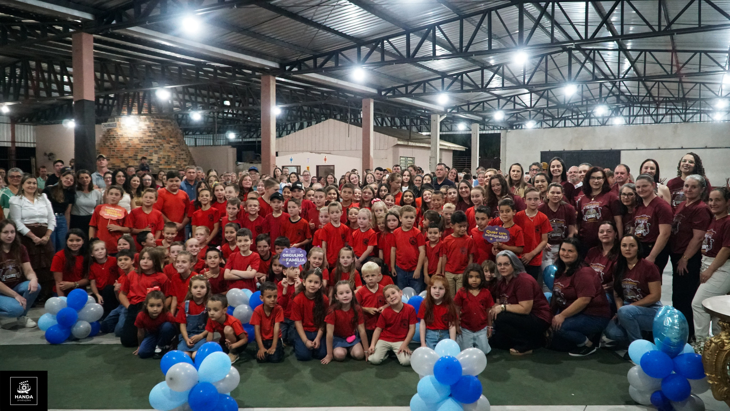 Noite autógrafos colégio Aurélio Buarque de Holanda. Handa Produções