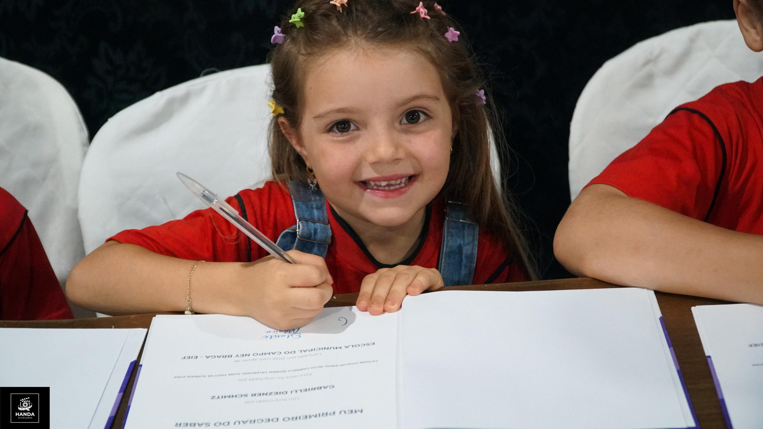 Noite autógrafos colégio Aurélio Buarque de Holanda. Handa Produções