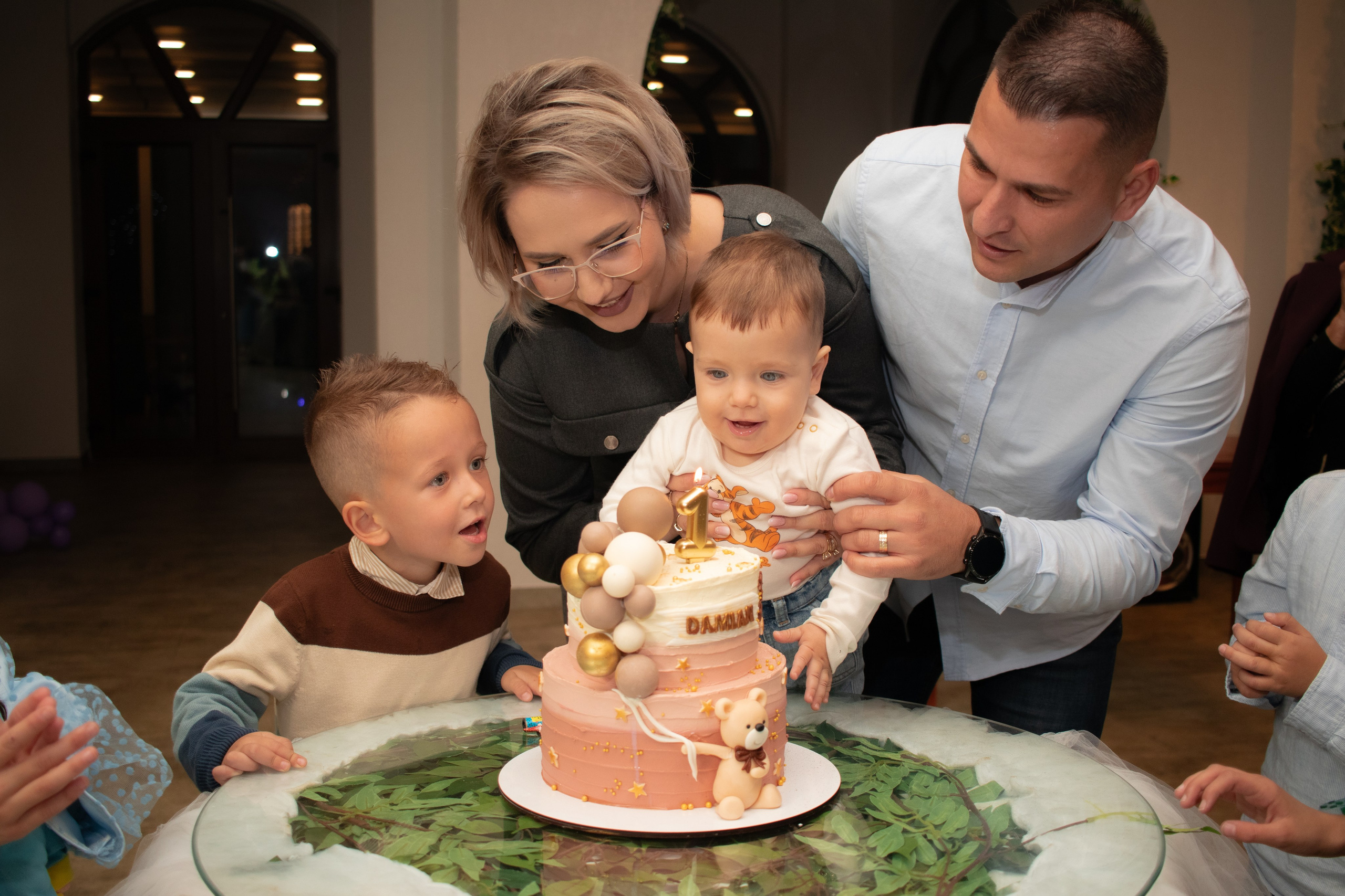 Damian- un an. Fotograf si videograf — evenimente si studio