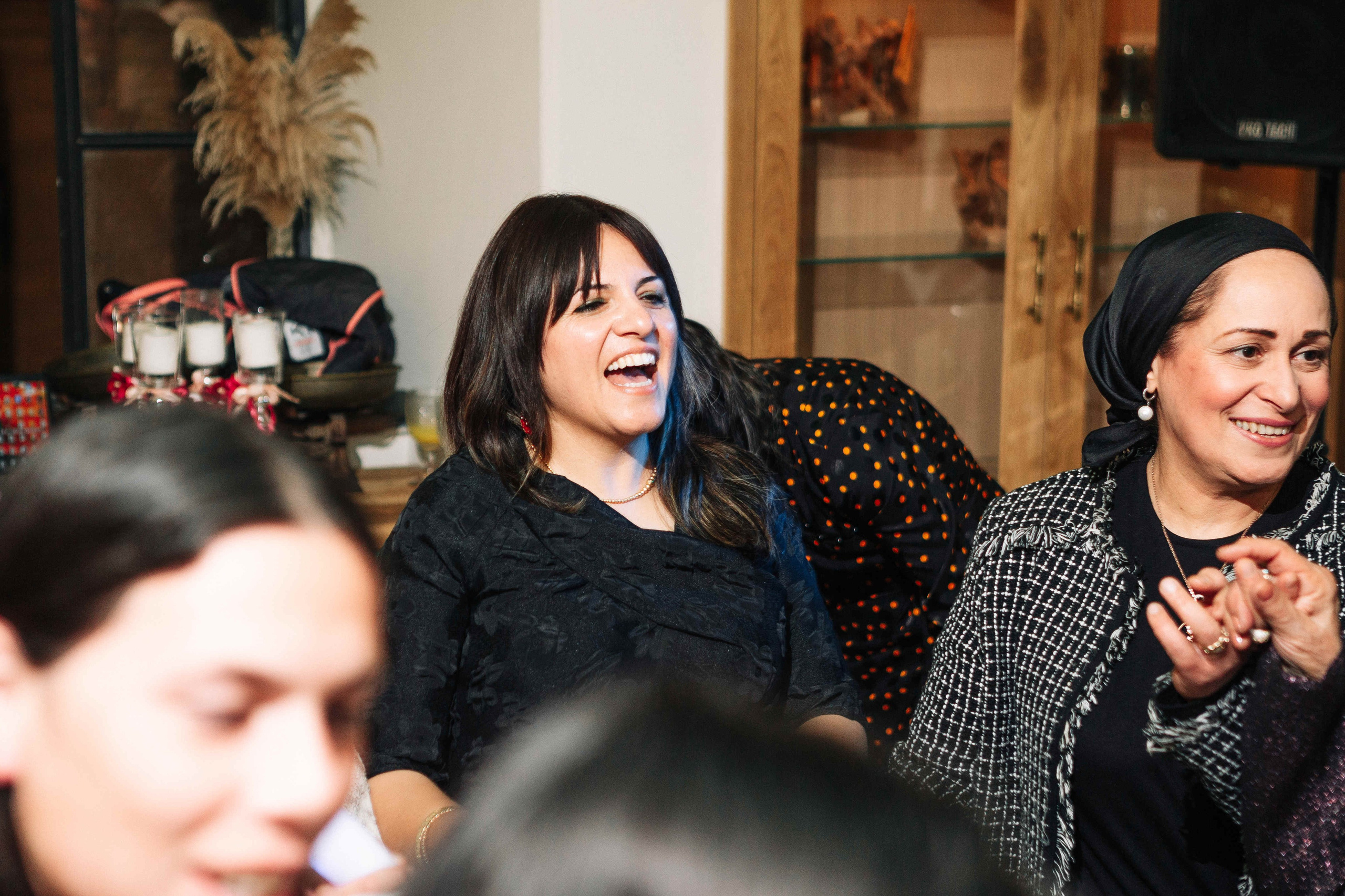 PARTY IN A RESTAURANT WITH THE WHOLE FAMILY. Https://shi-photo.com/