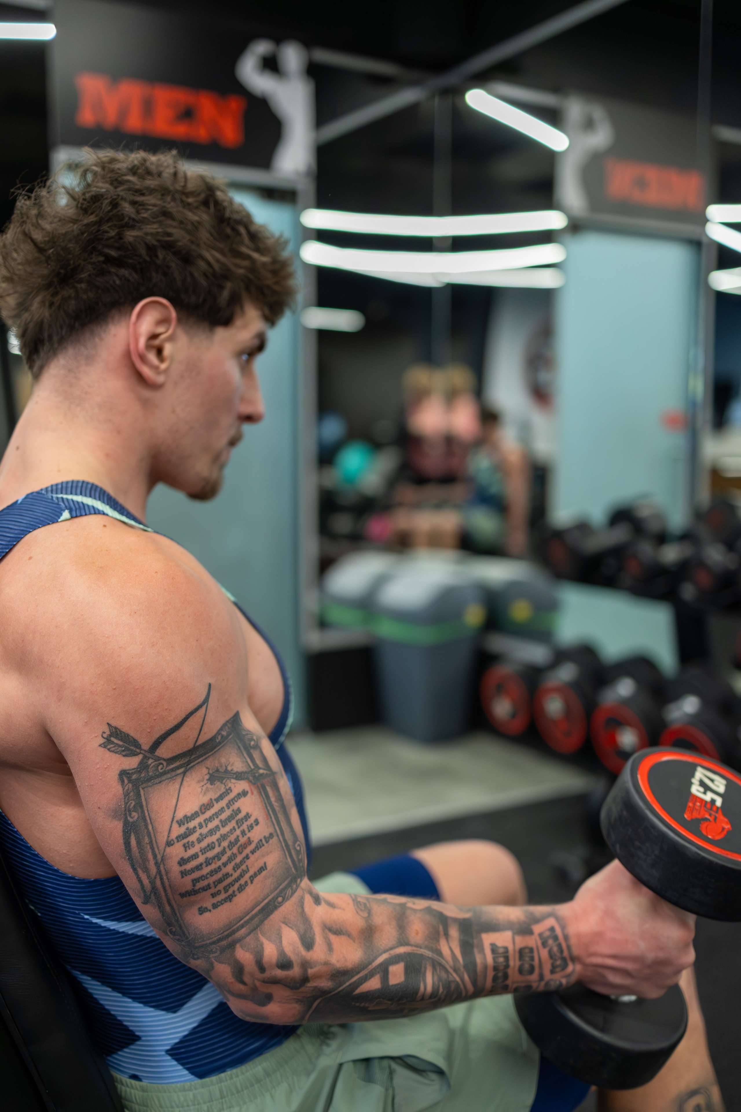 Alexandru Ț. Fotograf. Lucrez cu oameni, produse și spații. Portret și fotografie creativă. Bacău, România. Lidia Savinoiu