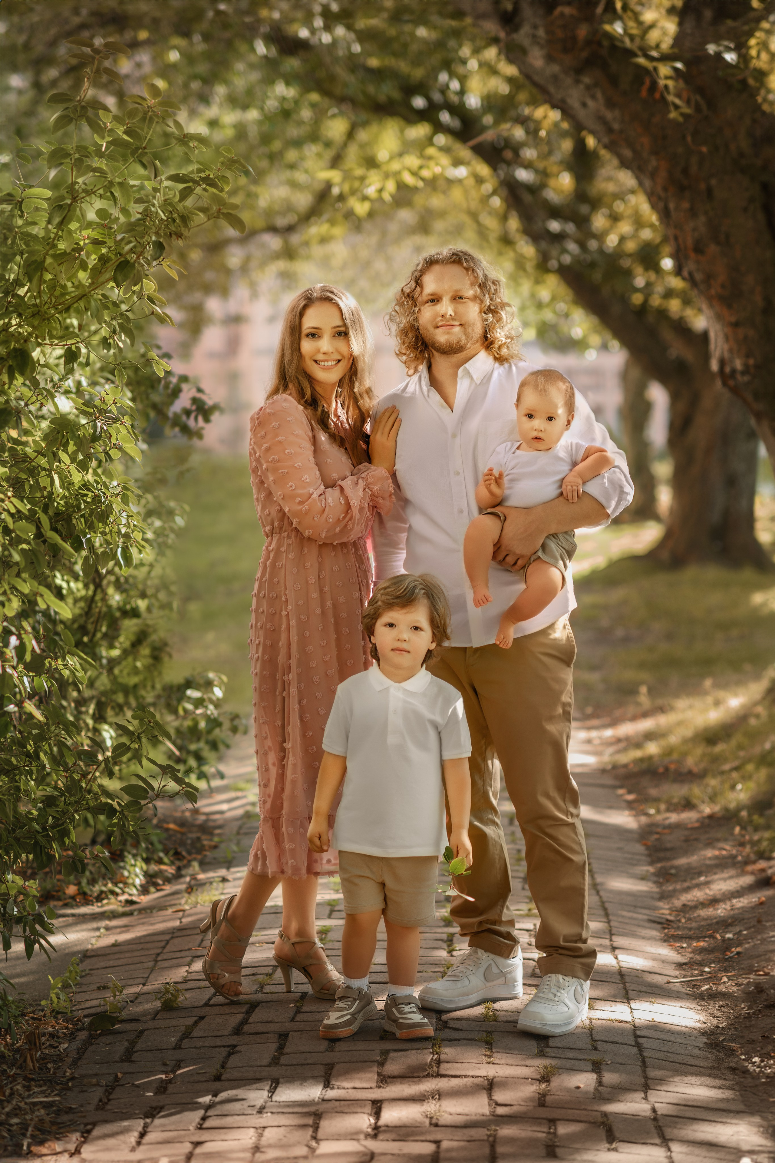 Family of Karina. Wedding & family photography in Seattle area. Helen Michelle photographer